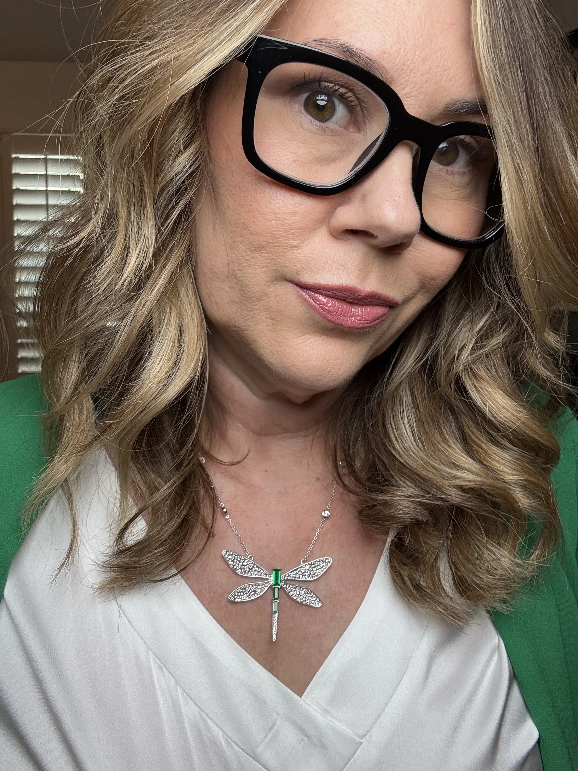 The Meaning Behind Dragonfly Jewelry: A Symbol of Transformation and New Beginnings