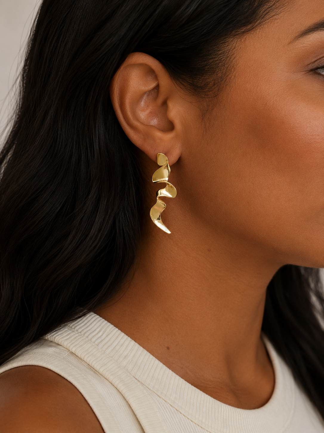 Sway earrings gold.png