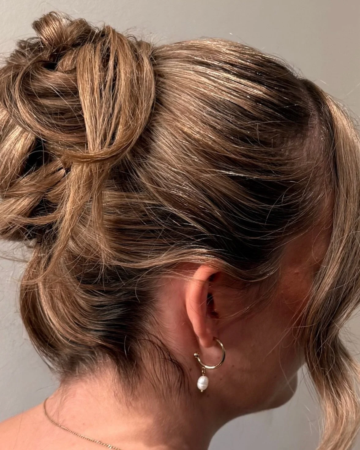 BRIDESMAID UPDO 🤍

25/26 BRIDAL BOOKINGS ENQUIRES OPEN xx 

#bridalmakeupartistsydney #bridalmakeup #sydneymakeupartist #hairstylist #bridalhairstylist #sydneyhairstylist #hairstyles #bridesmaidupdo