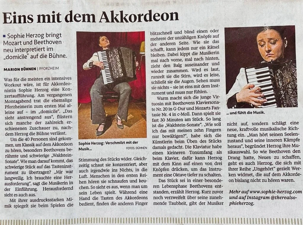 Another Sunday, another article about me by @pznews 🦋
This time it&rsquo;s about my performance at my last solo concert at @jazzclub_domicile 🙌

It honestly made me laugh out loud a few times- especially when the journalist, Marion D&uuml;hnen, inc