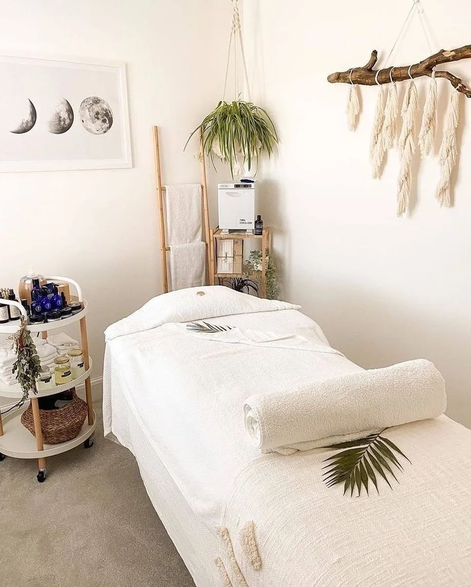 The most complimentary advice for your Pilates &amp; resistance training routines&hellip;

🌕Massage &amp; Stretch Therapy🫶🏽

We are so excited to welcome Heather R, LMT into our space to care for you! With 16 years of practice experience, Heather 