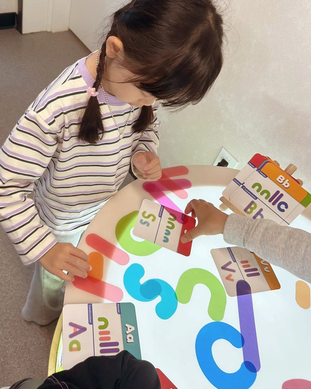 Our Pre-K students are beginning their journey with the alphabet! Learning letter names and sounds builds a strong foundation for early literacy skills, helping children connect spoken language to print. Through hands-on activities like this one, stu