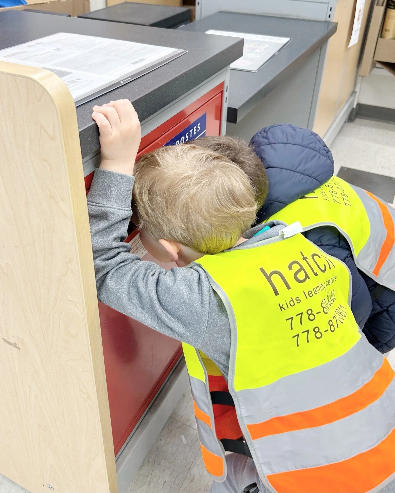 After learning how letters travel and preparing their own mail, our students took the next big step: visiting the post office to deliver their letters in person! Seeing the process in real life helps connect their classroom learning to the community 