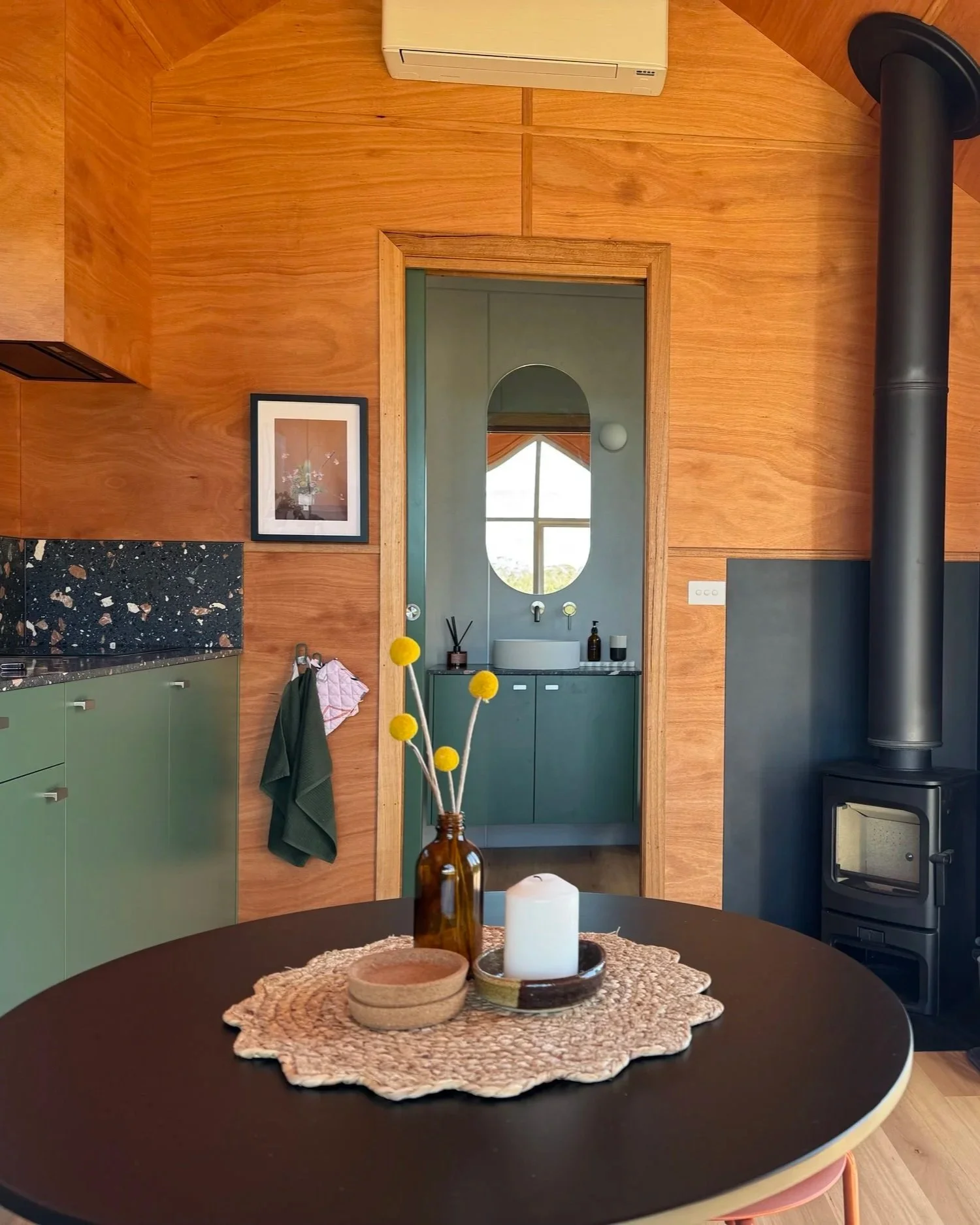 Looking+to+the+kitchen.jpg