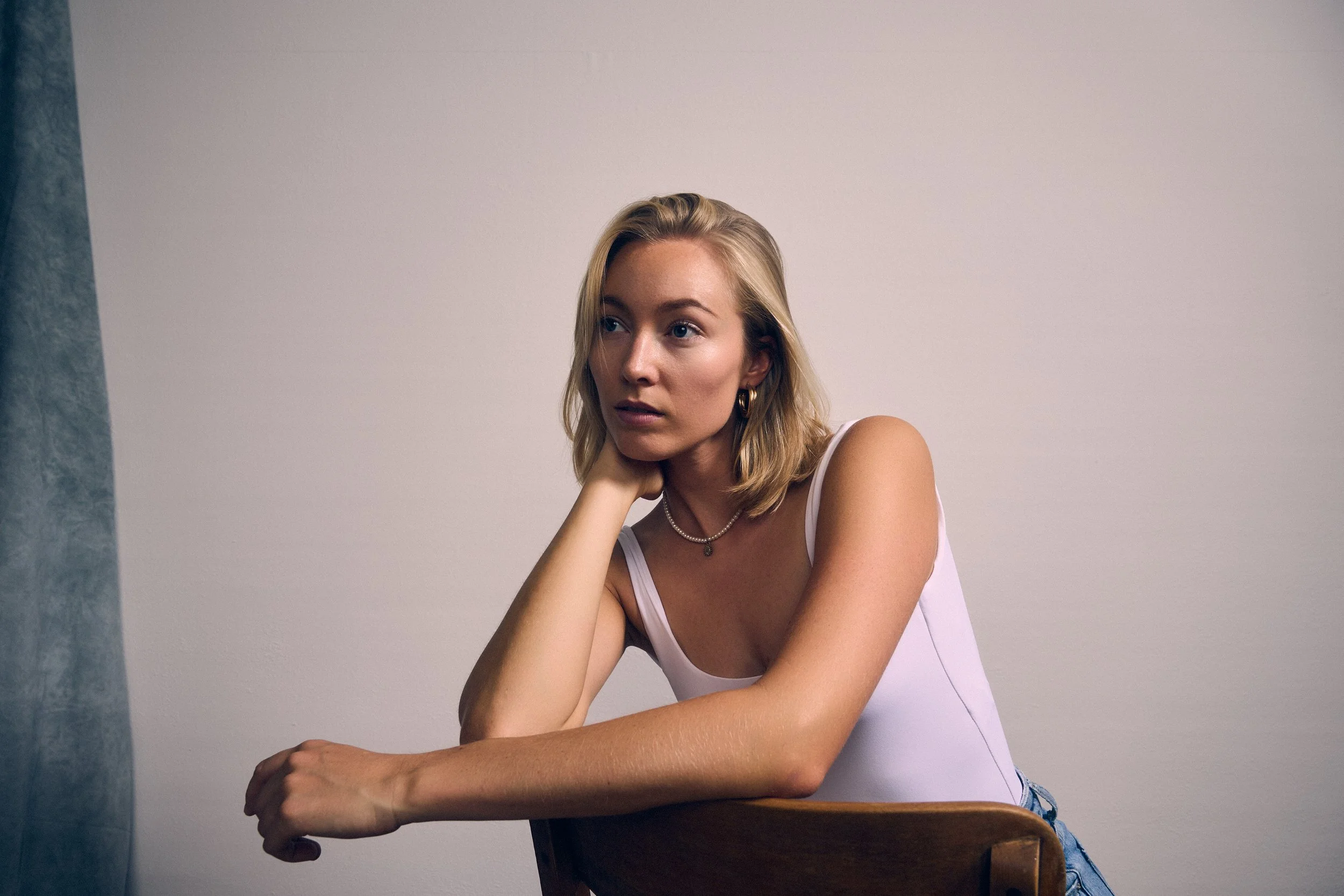 Portraitfotografie Frau, natürliches Licht, Studio München