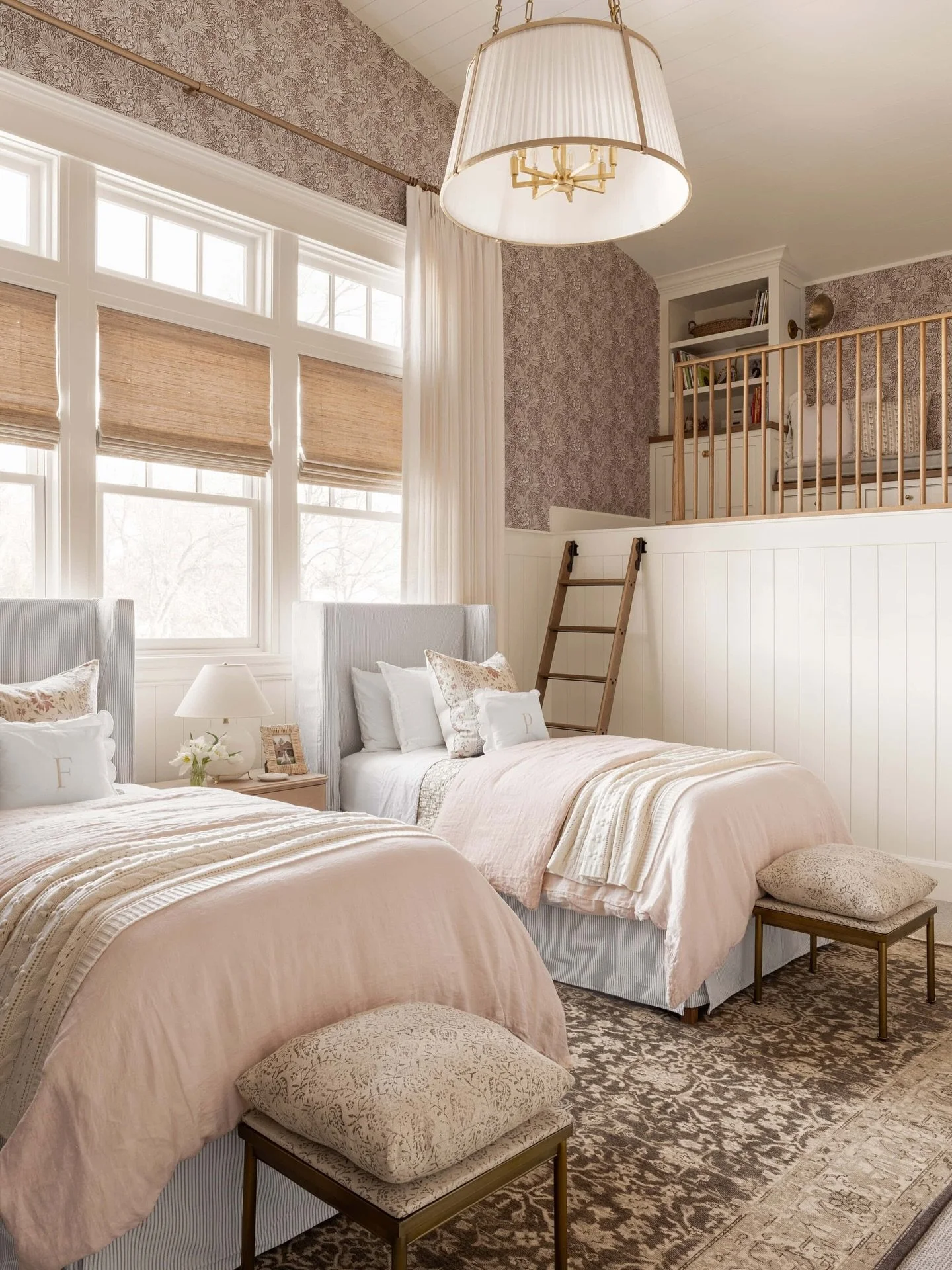 Three Cabinetry &amp; Design Tips - Follow @hesterfamilymillwork for more - LINK IN BIO for CONSULT.

1. Whisper of Storage - Pair closed cabinetry with open shelving to hide clutter and showcase what inspires you.

2. Harmony of Textures- Mix cabine