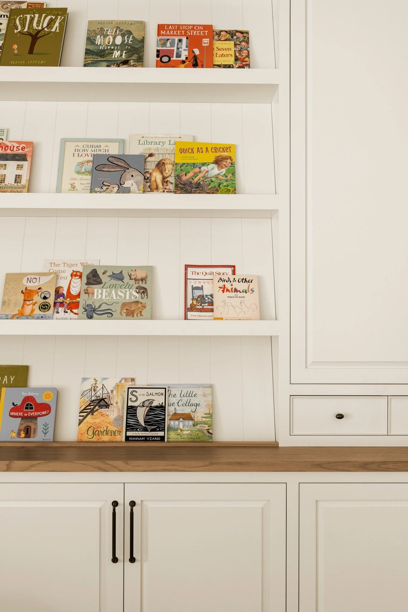 3 Historic Touches Made Modern
-Built-ins &ndash; Once a staple of historic homes, now a functional centerpiece for modern living.
- Wallpaper + Cabinetry &ndash; A classic combination reimagined for today&rsquo;s interiors.
- Nooks &amp; Alcoves &nd