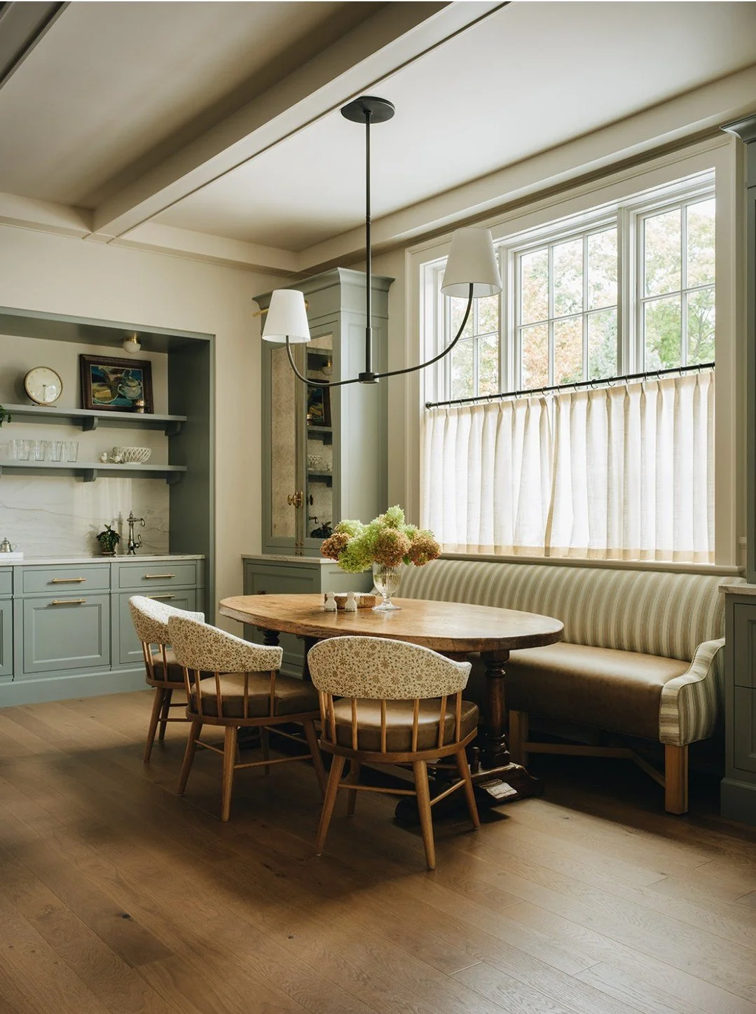There&rsquo;s a calm that lives in cabinetry like this. Soft green tones, aged brass, and glass doors that catch the light just enough to feel alive. Two timeless design tips to remember:
1️⃣ Layer textures and tones: contrast creates quiet depth.
2️