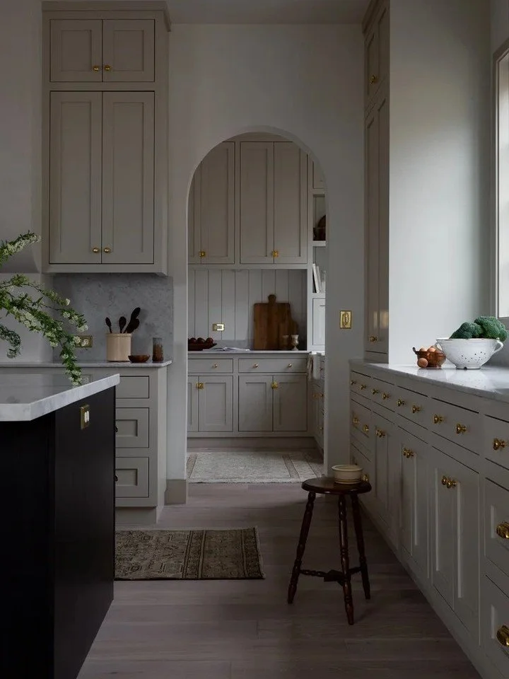 Don&rsquo;t choose your cabinet color until you see this. Soft greige cabinetry paired with warm brass and subtle texture creates a calm, timeless kitchen that feels sophisticated for years to come. It&rsquo;s proof that balance and craftsmanship mat