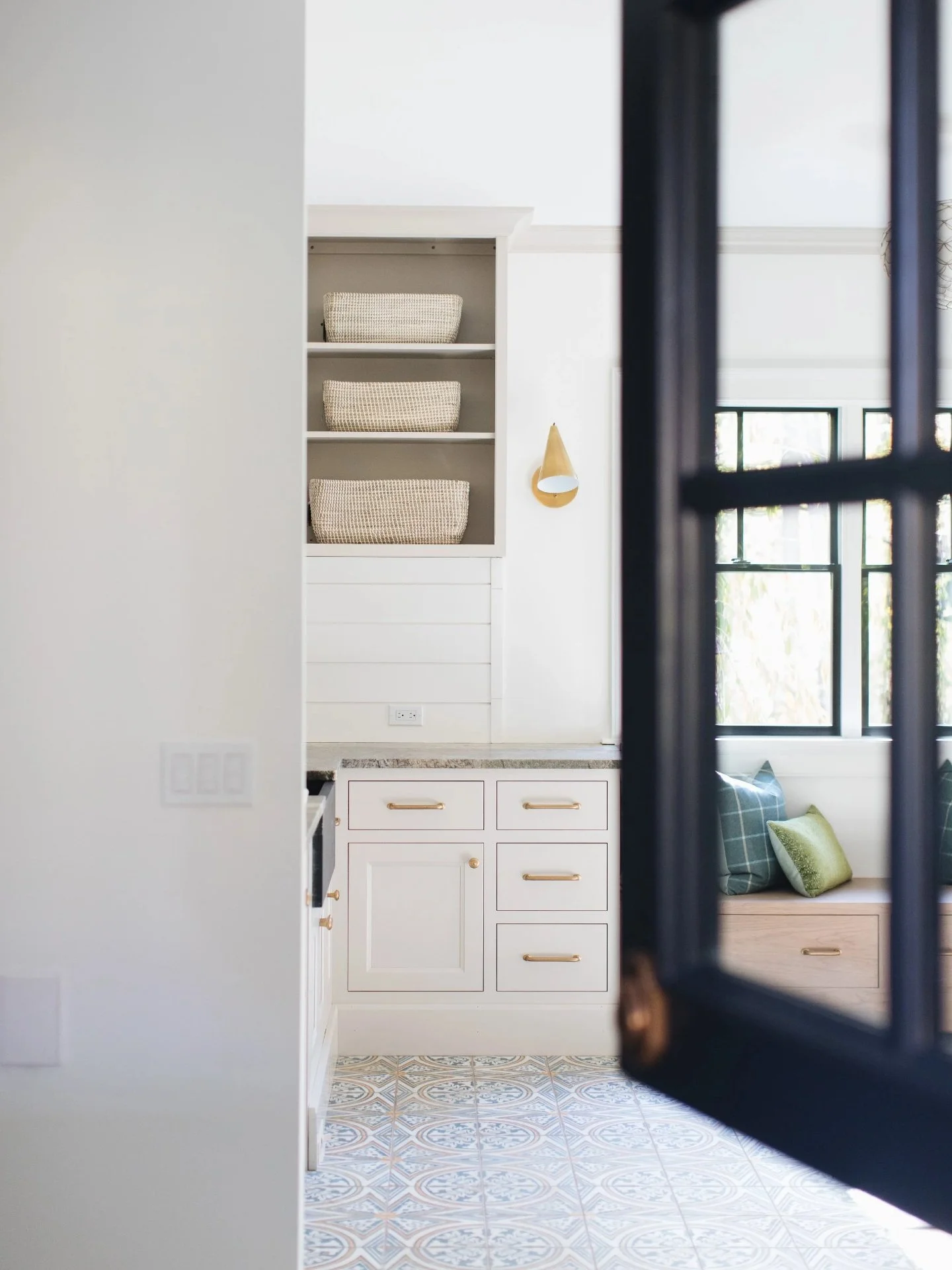 Notice the precision here. Full height uppers for hidden storage, inset doors sitting perfectly flush, brass pulls placed for clean grip, and lower cubbies sized for daily use. Every measurement serves a purpose.
Which detail would you add to your ho