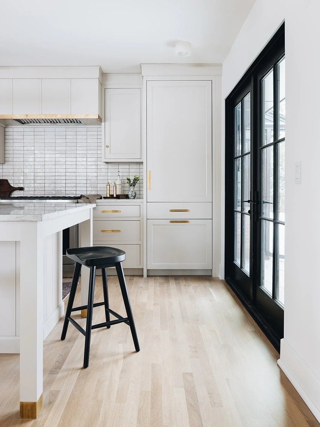 Inset shaker cabinetry with clean, square profiles. Full-height panels taken all the way to the ceiling. Soft neutral finish paired with warm brass hardware.  These are the details that make a kitchen feel finished and calm, not trendy. If you&rsquo;