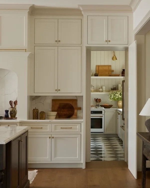 Tall cabinetry or open sightlines, which would you choose? Floor-to-ceiling cabinets create storage that feels calm, not crowded. Follow @hesterfamilymillwork and message us to plan your cabinetry.

Credit: Ashely Montgomery Design

#KitchenCabinetry