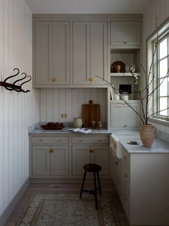 Small-space cabinetry or full-wall storage, which would you choose? Thoughtful cabinet layout turns compact rooms into hardworking spaces. Follow @hesterfamilymillwork and message us to plan your cabinetry.

Design credit: light and dwell design

#Cu