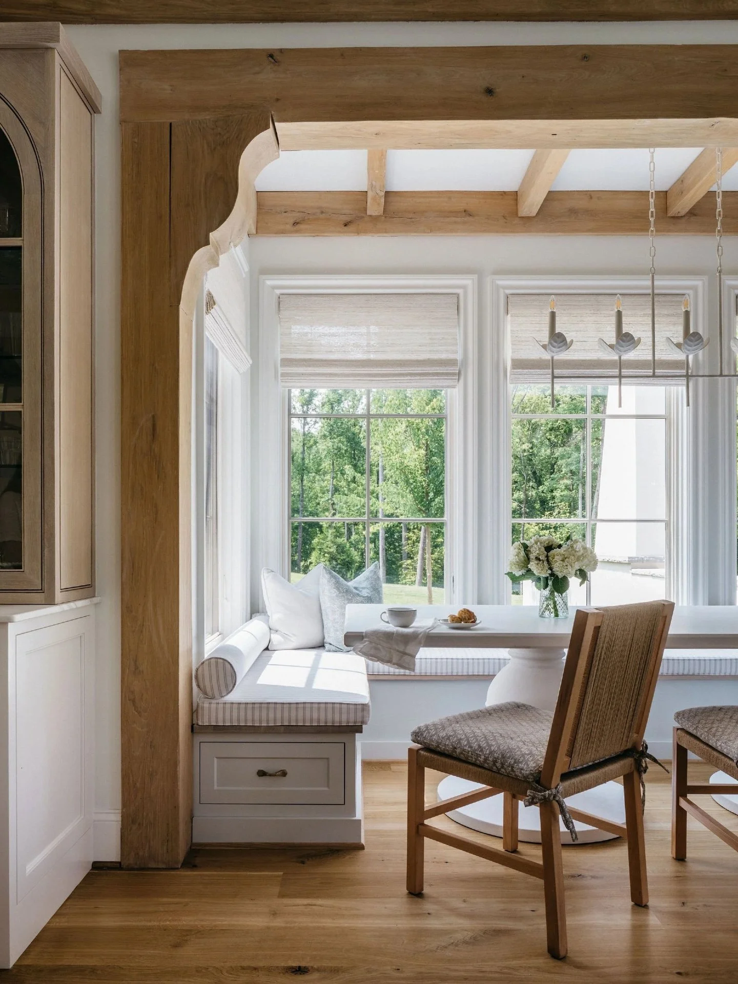 Architecture first. Cabinetry second.
Structural wood beams that define scale. Custom posts and corbels carved to transition space with intention. Inset cabinetry aligned to window casings with disciplined reveals. Built in banquette seating crafted 