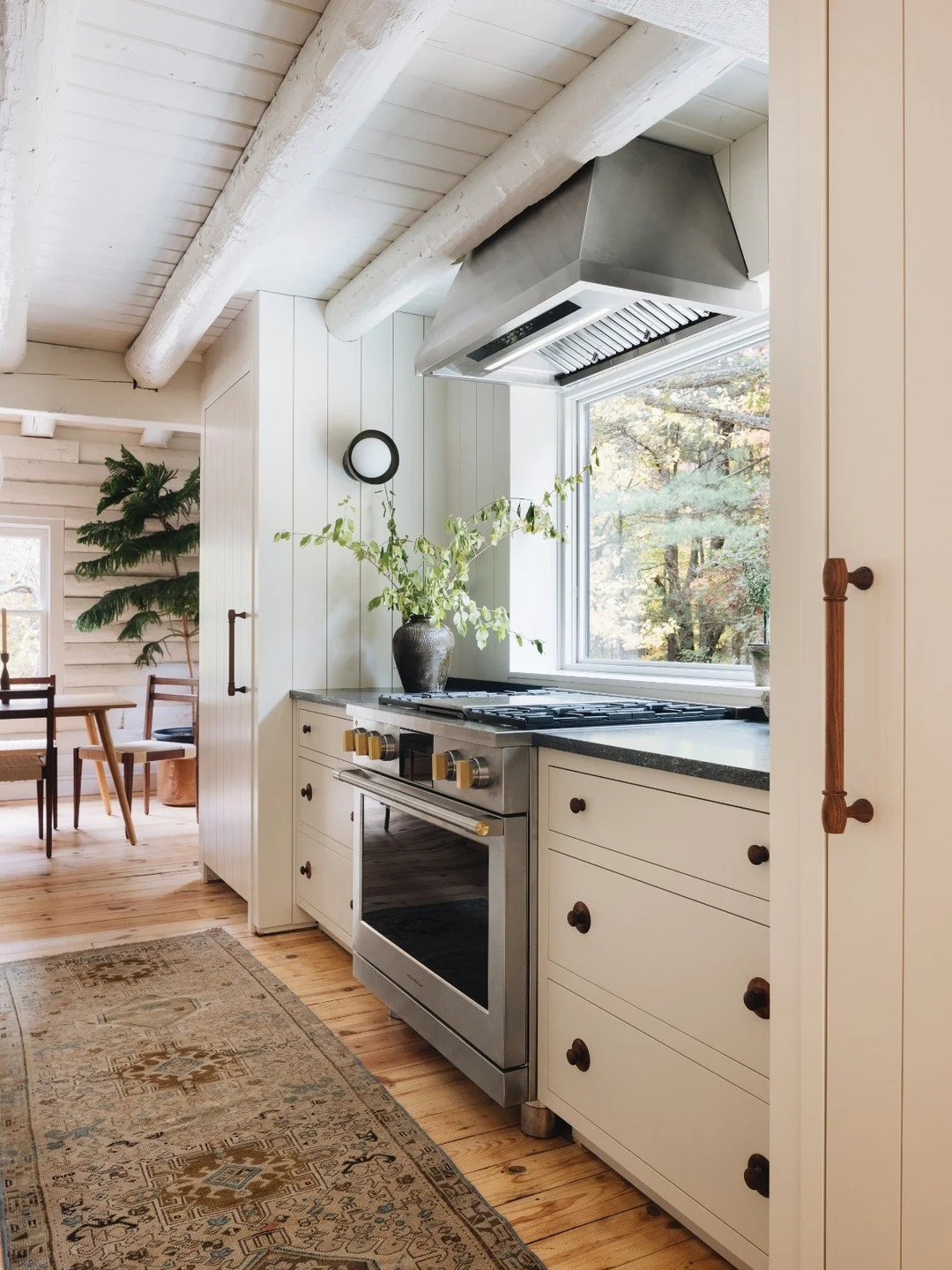 Swipe ➡️ for a study in timeless kitchen design. Exposed beams. Soft paneling. Thoughtful cabinetry that feels rooted in the architecture, not placed on top of it.

This is what happens when craftsmanship supports the home instead of competing with i