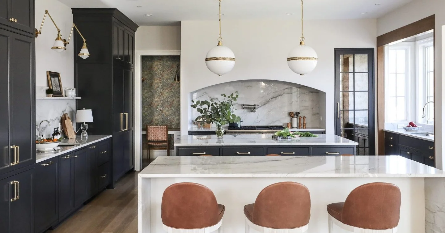 Sunday morning here&hellip; what&rsquo;s on the island? Swipe to see the arch detail and layered island up close. 

💾 Save this for later
❤️ Like if this is your dream kitchen
📲 Follow @hesterfamilymillwork for more! 

📸 Park &amp; Oak Design

#Ki