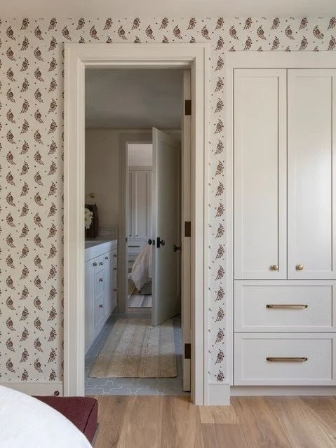 What&rsquo;s the first thing you notice here? 
Most people say finishes.
Designers look at proportions, spacing, and how the cabinetry supports everything else.
That&rsquo;s what makes a space feel elevated without trying too hard.

💾 Save this deta