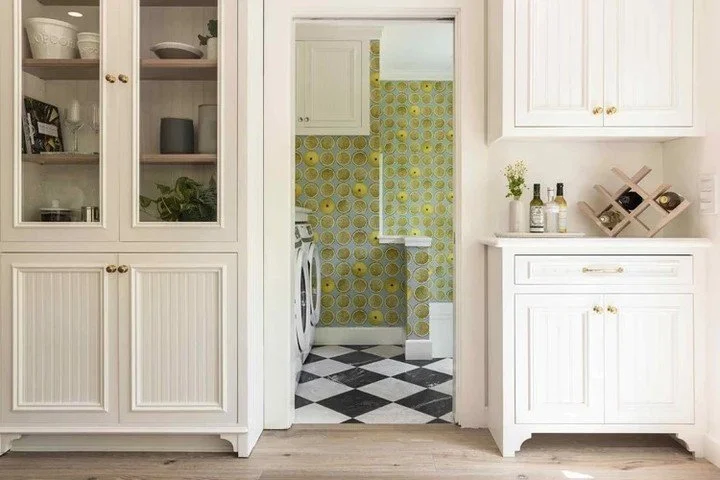 I love how weird and quirky this is&hellip; it honestly feels like me.
Would I personally pick that wallpaper? Probably not.
But also&hellip; who cares? The whole space is a vibe.
Here&rsquo;s the part people miss though&hellip; this only works becau