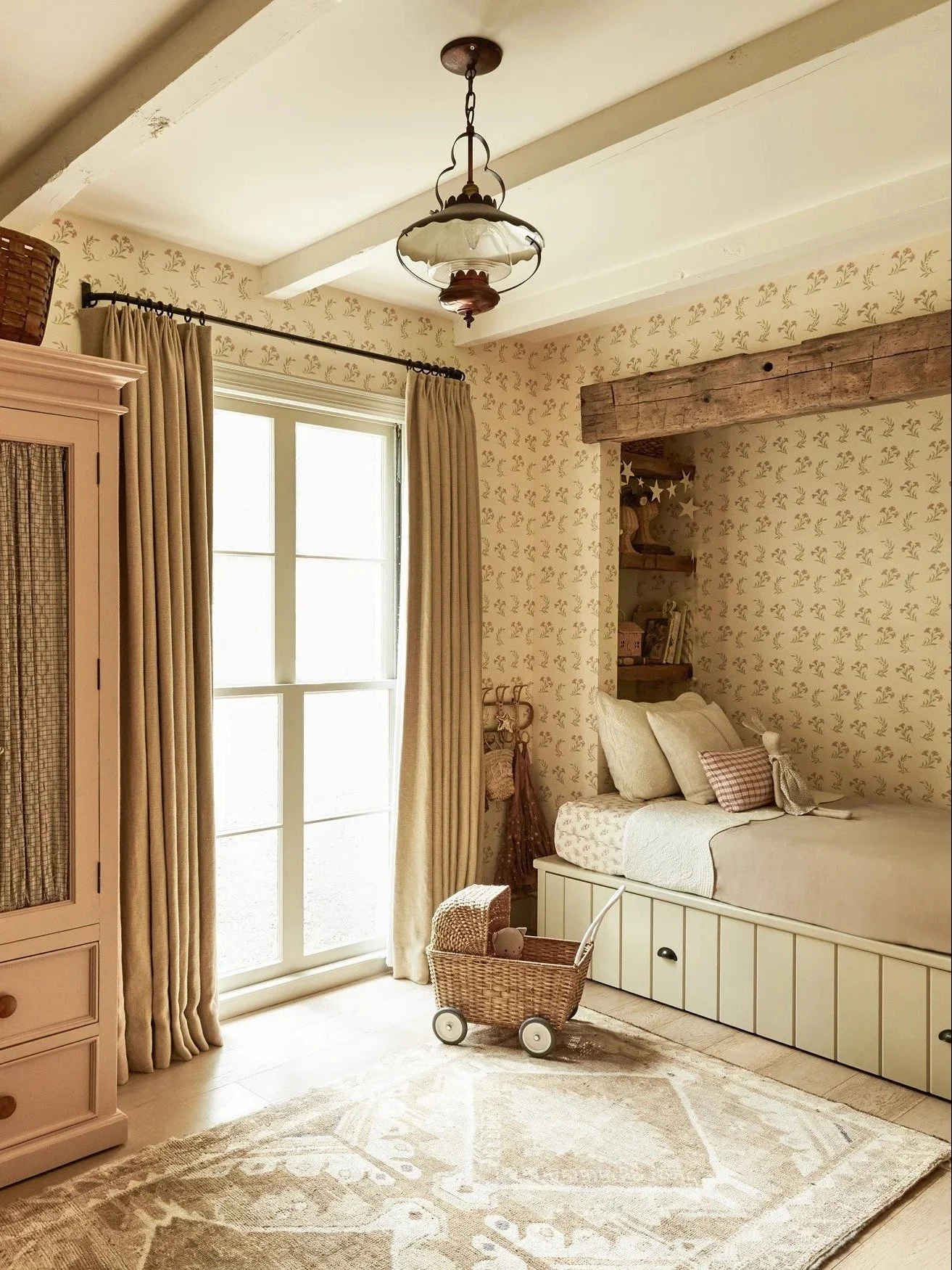 This one stopped me for a minute. Not because it&rsquo;s overdesigned&hellip; but because it isn&rsquo;t.
Everything here is doing its job quietly.
The built-in bed, the storage underneath, the way the shelves are tucked in just right.

Nothing feels