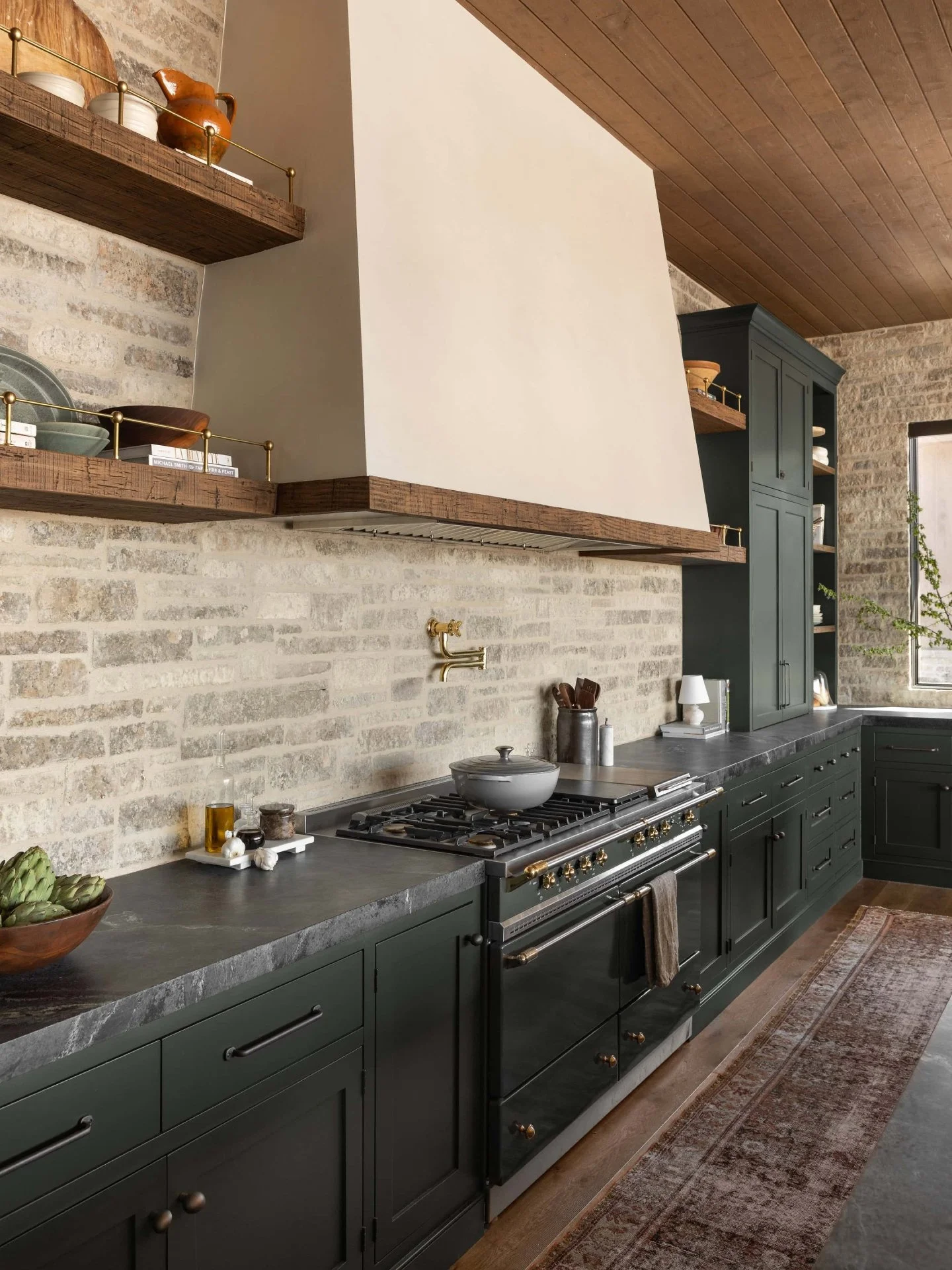 I don&rsquo;t get tired of kitchens like this. There&rsquo;s a confidence in the way it&rsquo;s designed. The cabinets aren&rsquo;t trying to blend in, but they&rsquo;re not overpowering anything either.

That&rsquo;s a hard balance to hit. From a ca