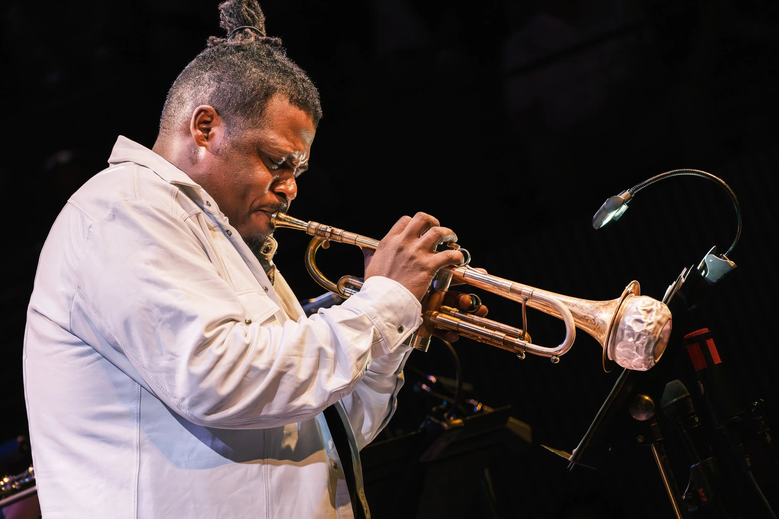 Sketching Miles Davis in New Colors