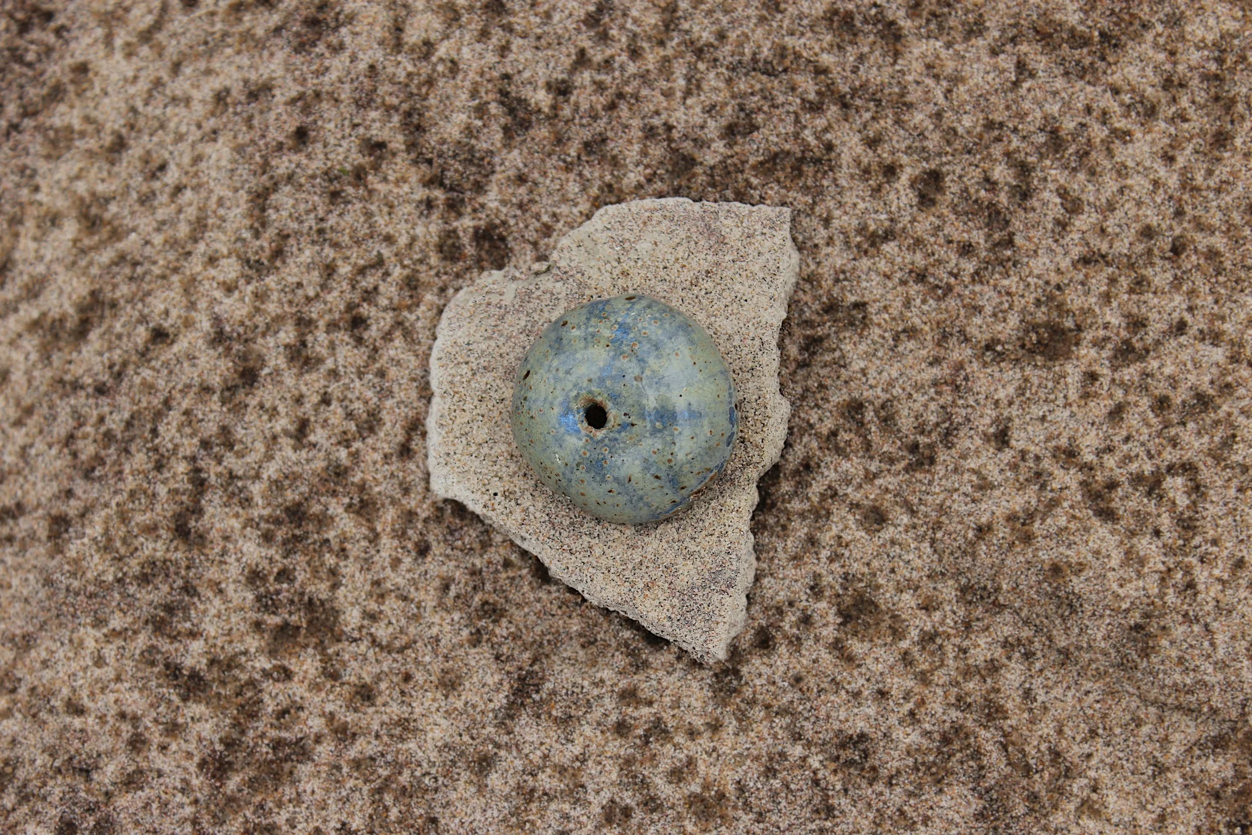 Single porcelain urchin on cast concrete sand