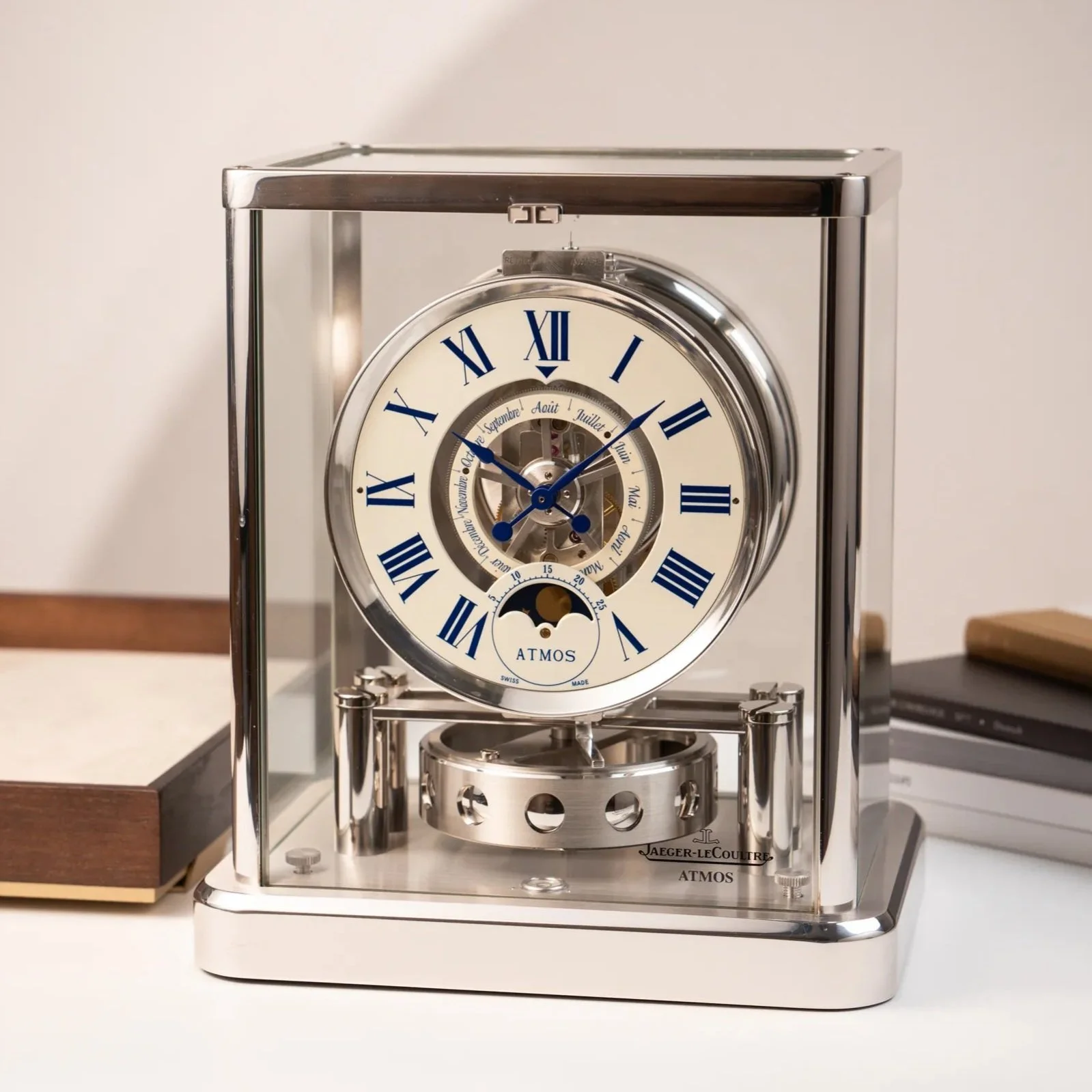 Jaeger-LeCoultre_Atmos_Moonphase_08_24-04.jpeg