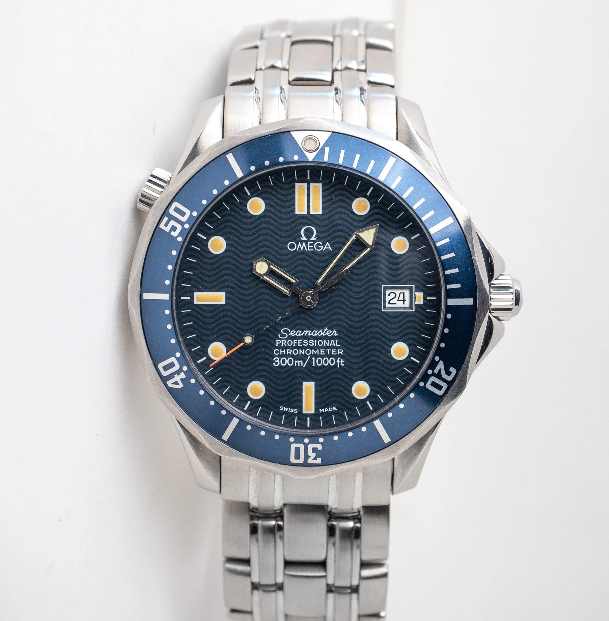 OmegaSeamaster300M2531.80JamesBondTomorrowNeverDies.jpg