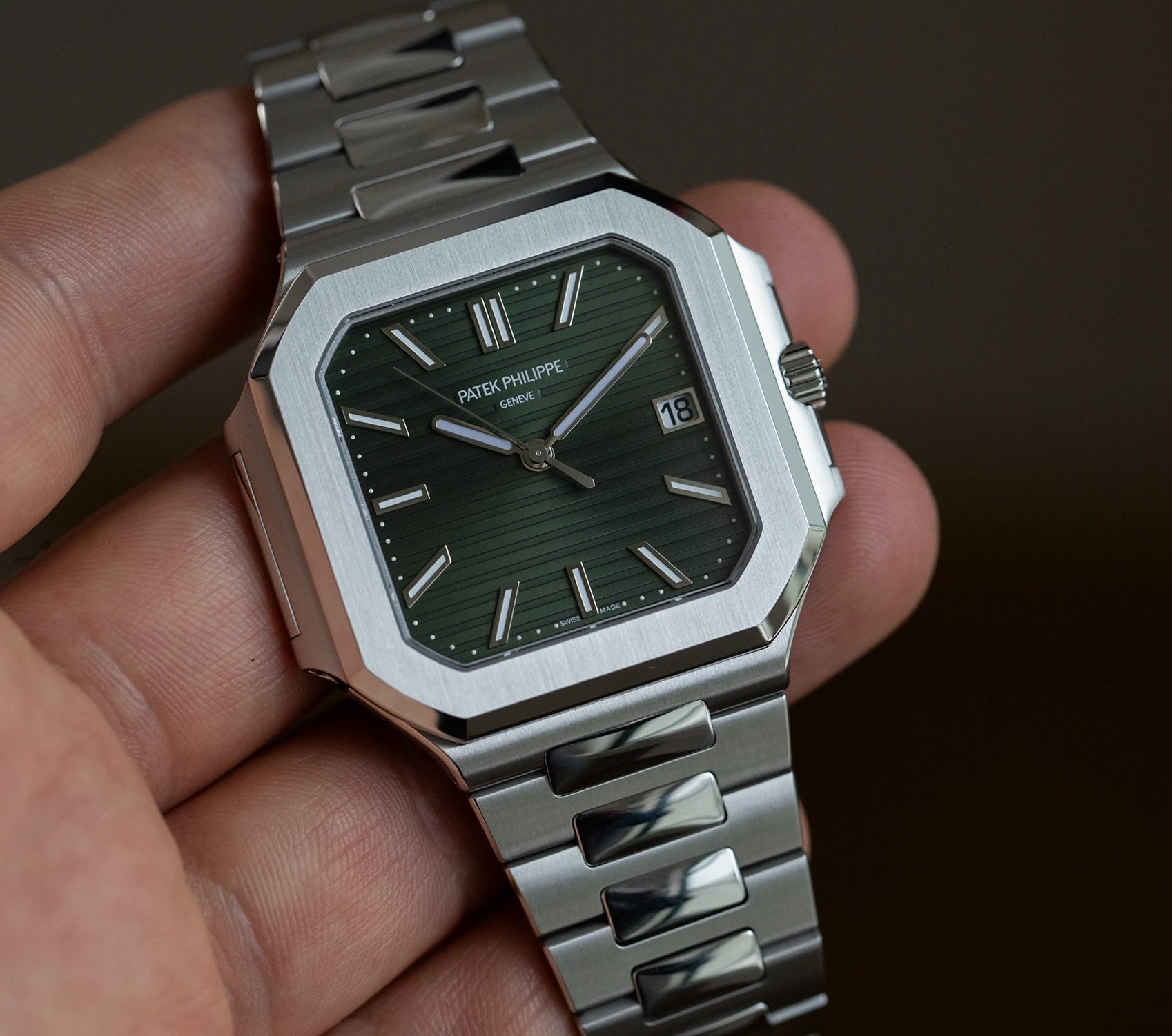 patek-philippe-cubitus-5821-1a-001-green-in-steel-dial.jpg
