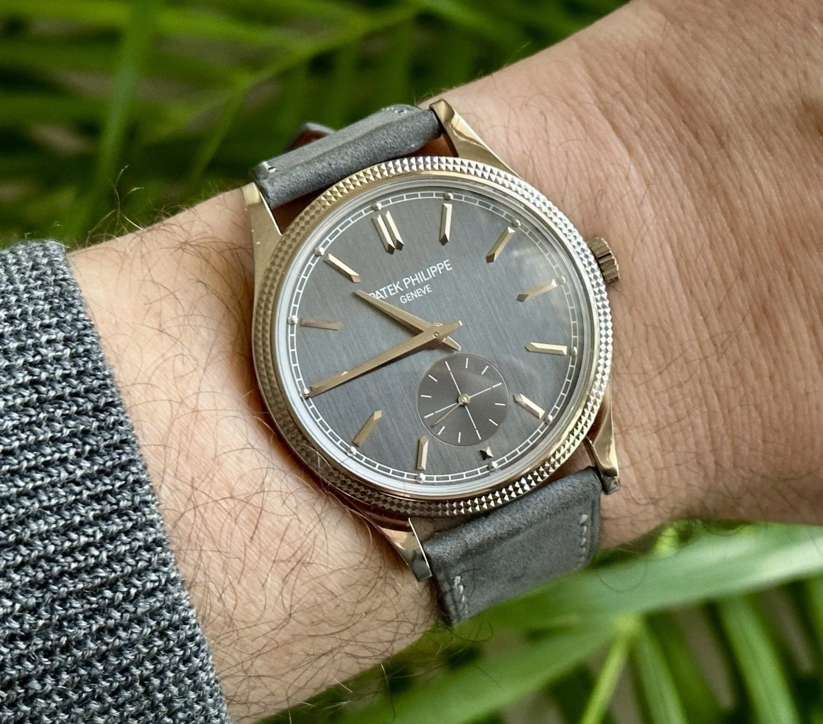 patek-philippe-calatrava-6119-g-v0-nYk5YfkafsdYRFTB87O48ZpOFl5A65Vs2WwmFHNAm9Y.jpg