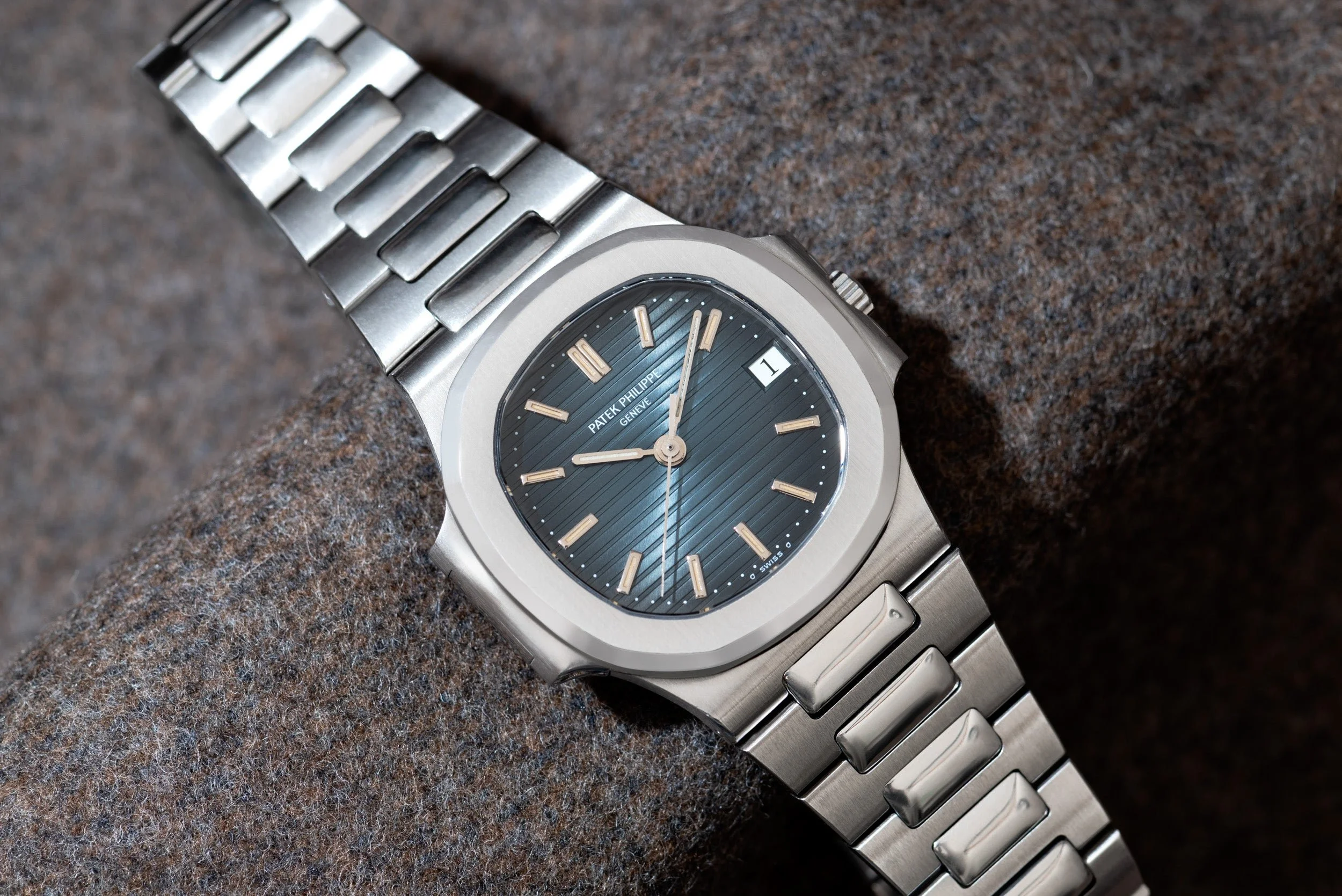 AS08796_40930242_PATEKPHILLIPE_NAUTILUSMIDSIZE_3800-1.jpg