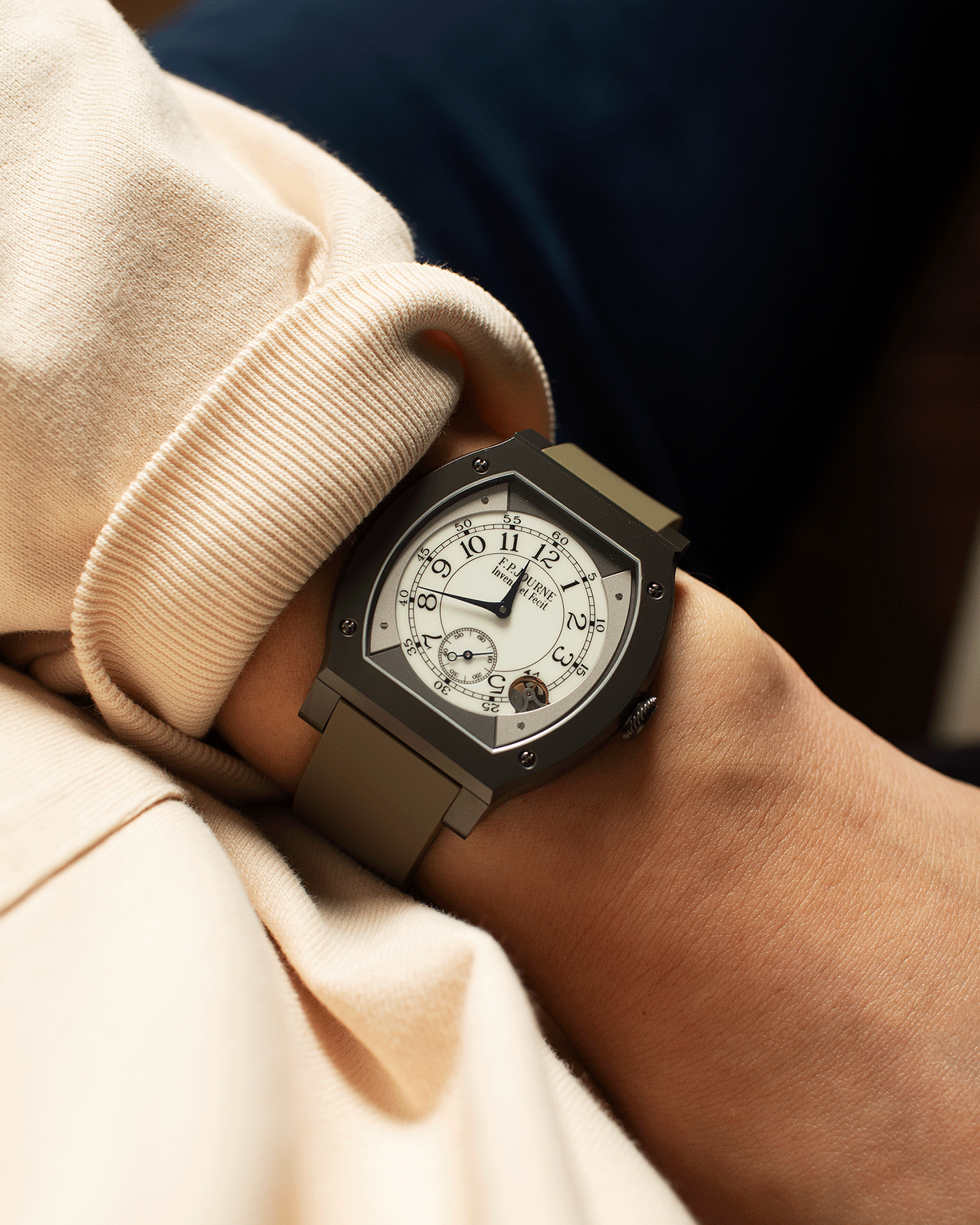 F.P.-Journe-Elegante-48-Titalyt_0009_Layer-53.png
