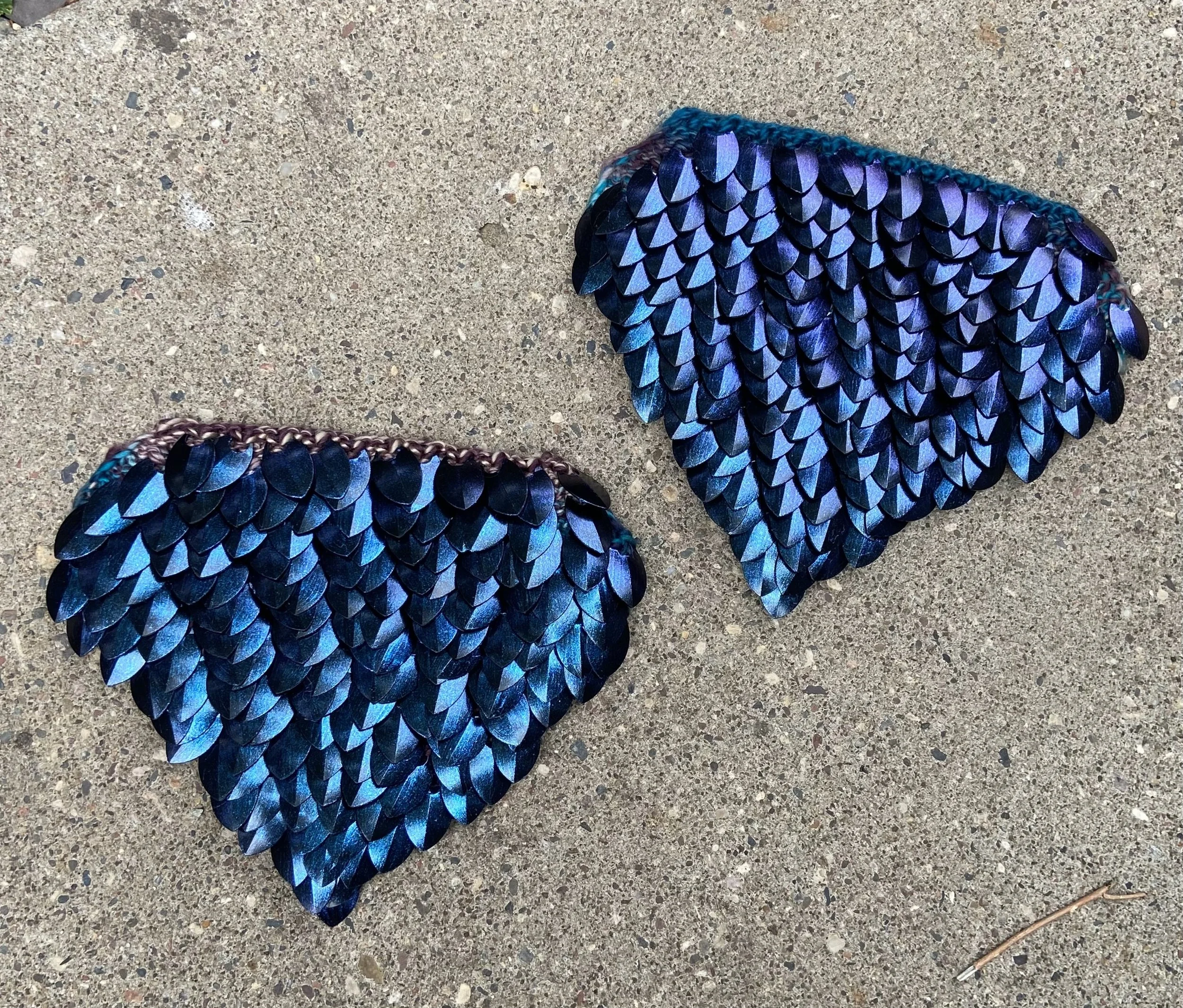 Iridescent blue/purple pauldron