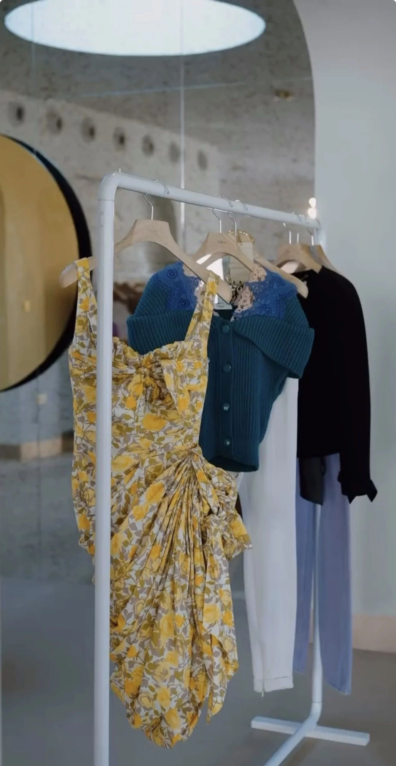 How to Find the Perfect Pop Up Clothes Rail for Your Store