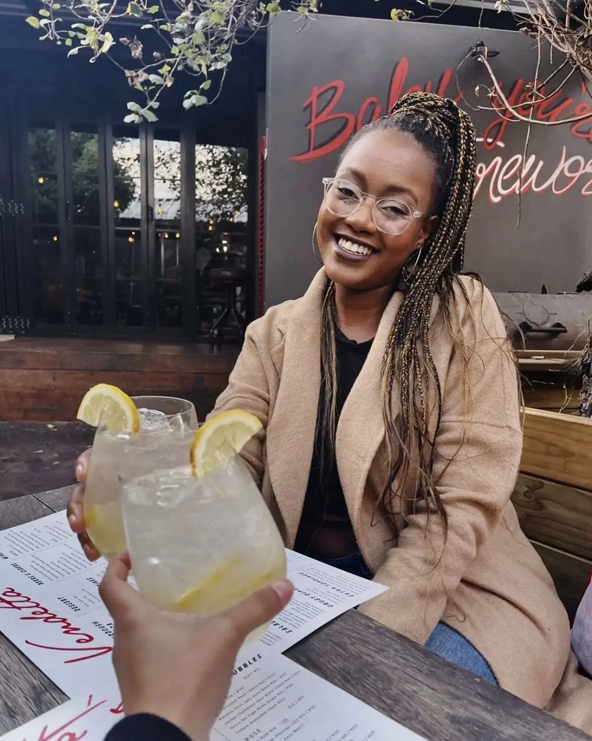 Join us for the happiest hour at Vendetta's πΉπΈπ·
Get discounted starters, cocktails, beer on tap and wines by the glass every Monday to Friday, 16:30-18:30 π»
Book your spot with the link in our bio. 
πΈ siwe_kaay