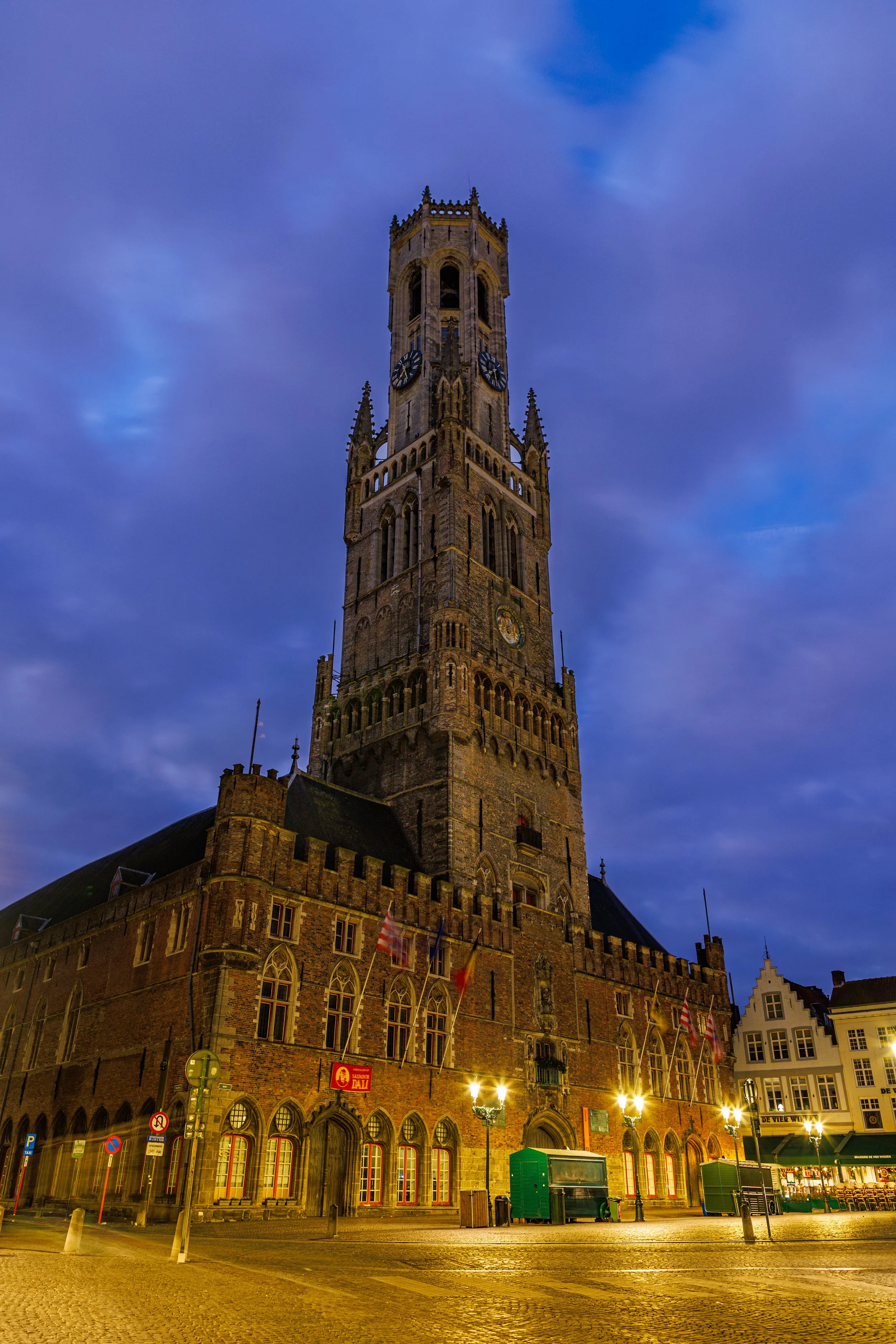 Belfort van Brugge, Bruges, Belgium, Nov 2024.
(Canon RP, 24mm, f/4.5, 32s, ISO100)