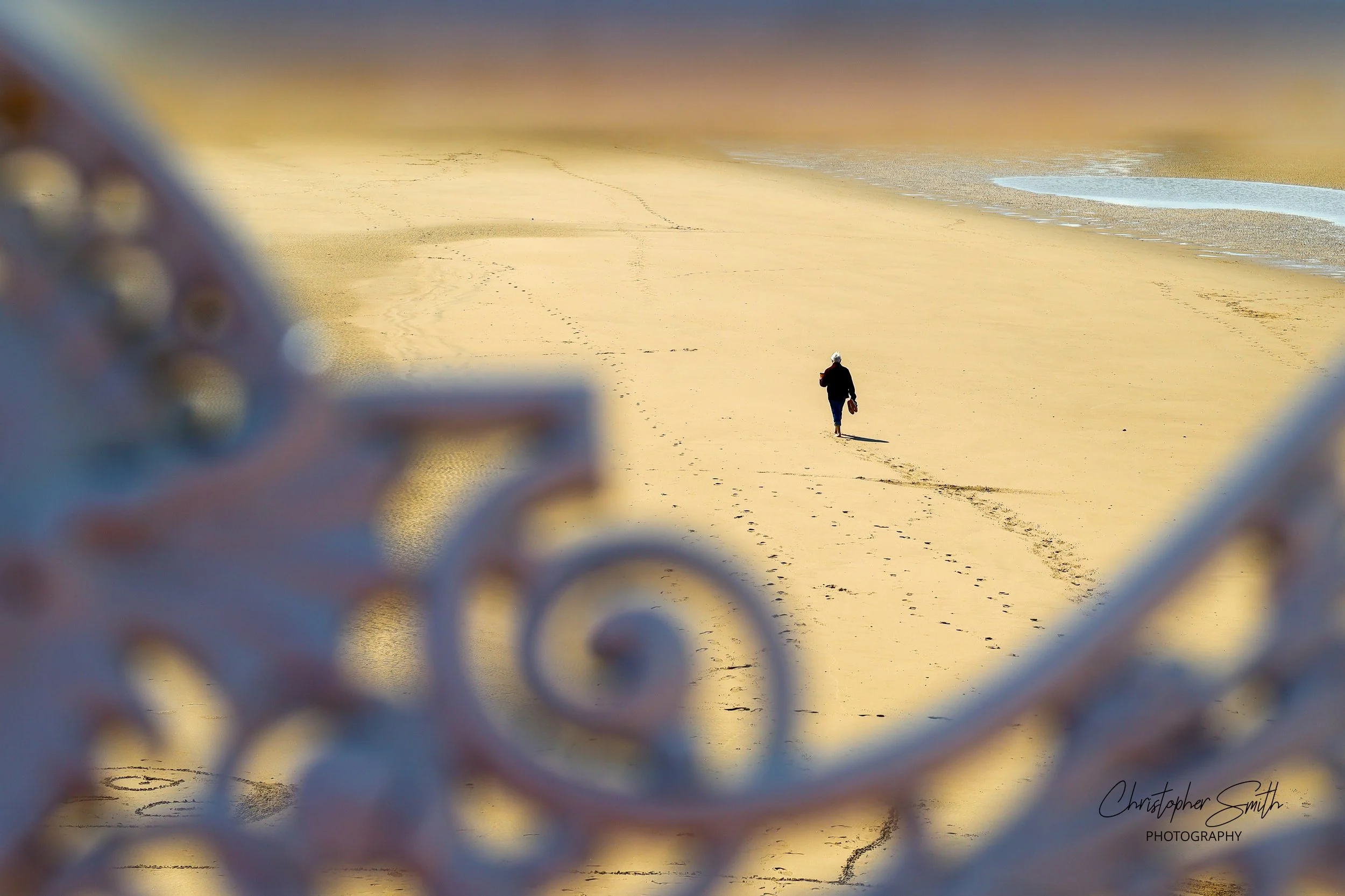 Walk from North Pier, Blackpool, England, May 2026 (Canon RP, 85mm, f/5.6, 1/500s, ISO100)