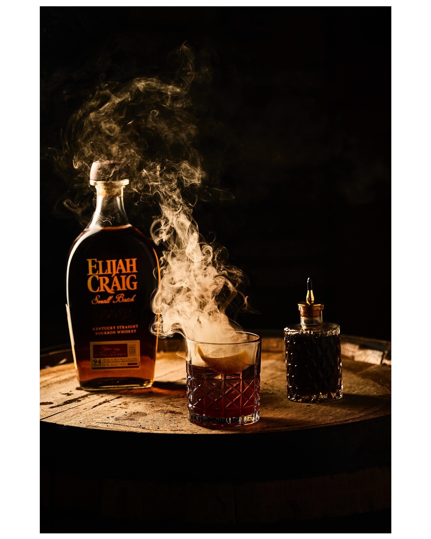 The only thing better than a smoked old fashioned is a smoked old fashioned made with @elijahcraig
#drinkphotography #smokeyoldfashioned #elijahcraig #bourbon #smoked #spec #specwork #notsponsored #moody