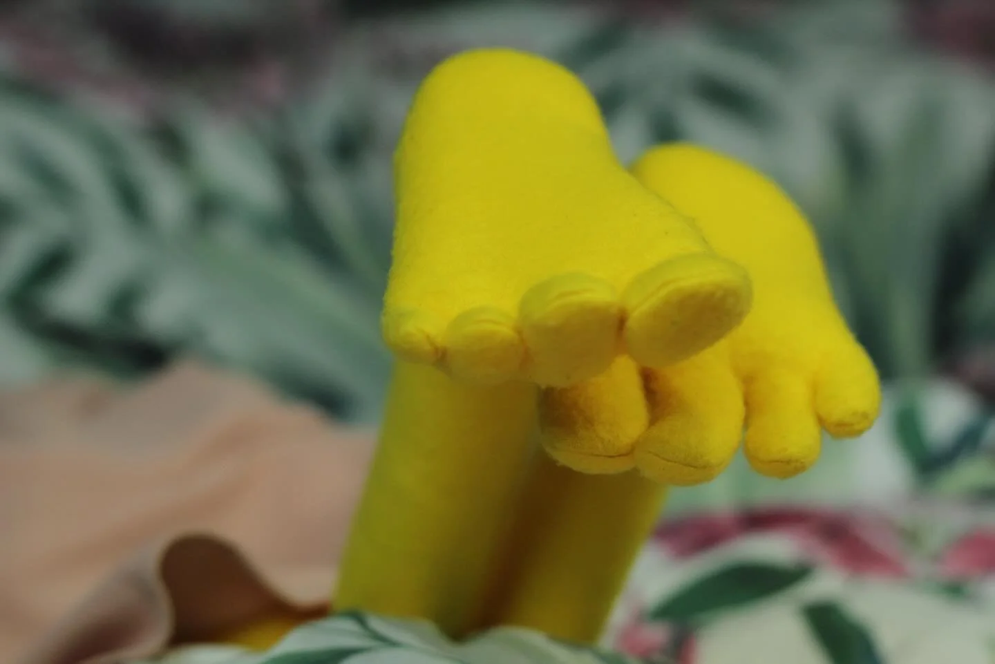 It&rsquo;s that &ldquo;come hither&rdquo; toe. 

🫴

#onlyfelt #comehither #toe #comehere #toes #soles #solesandtoes #cutefeet #puppet #puppetfeet #felt #feltfeet #weirdart #australia #southaustralia #adelaide #foot #localart #puppetry #puppets