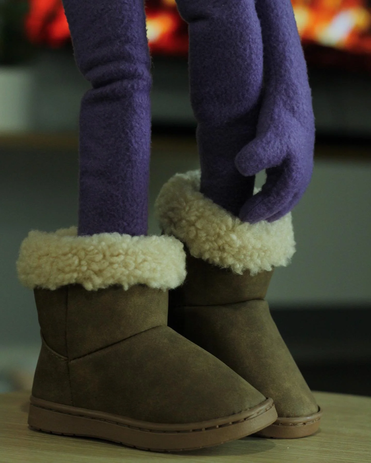 Nearly time to take off the Ugg boots 😈

#puppet #feet #onlyfelt #takeitoff