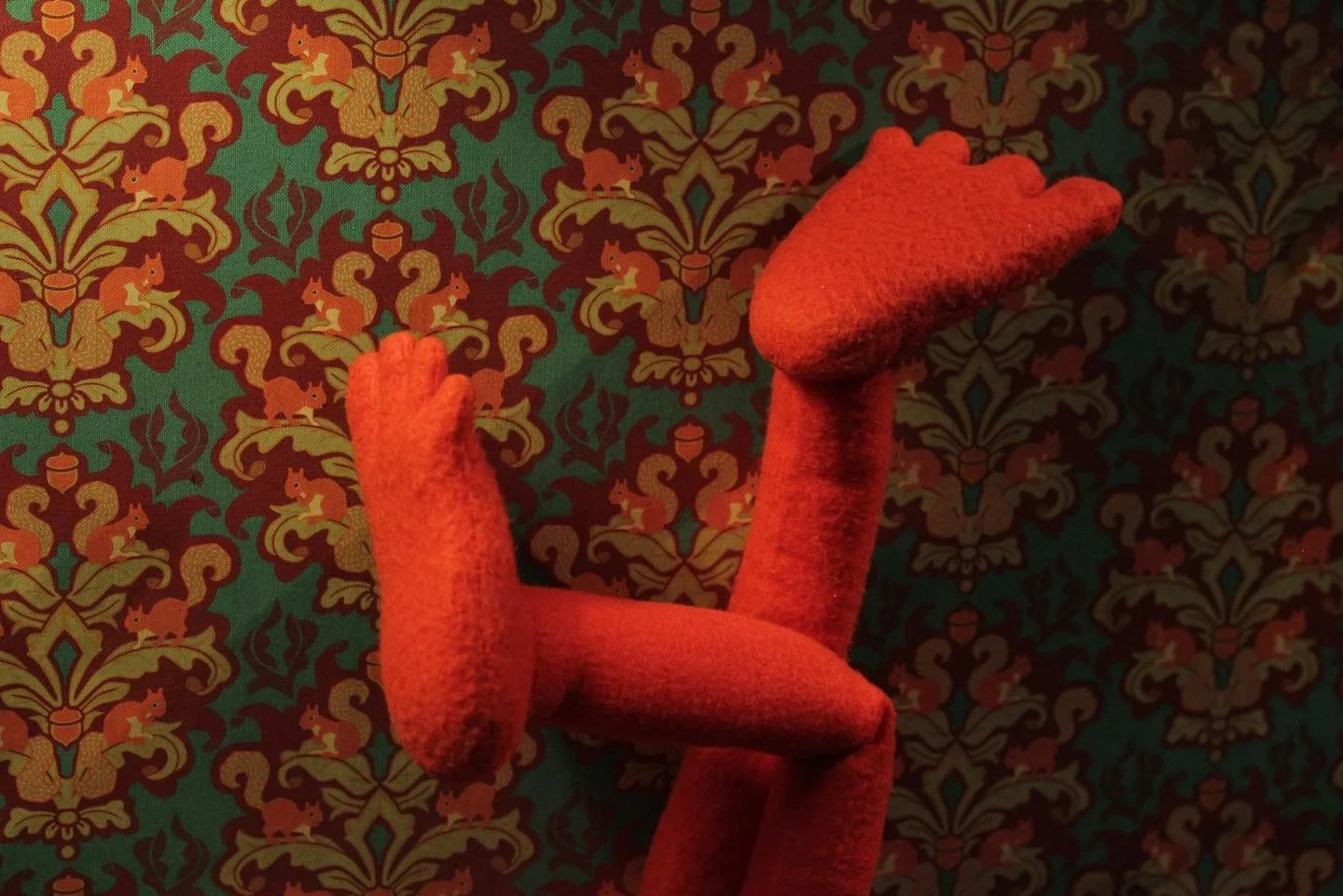 Secret squirrel business 🐿️

#gonuts #feet #feltcute #puppet