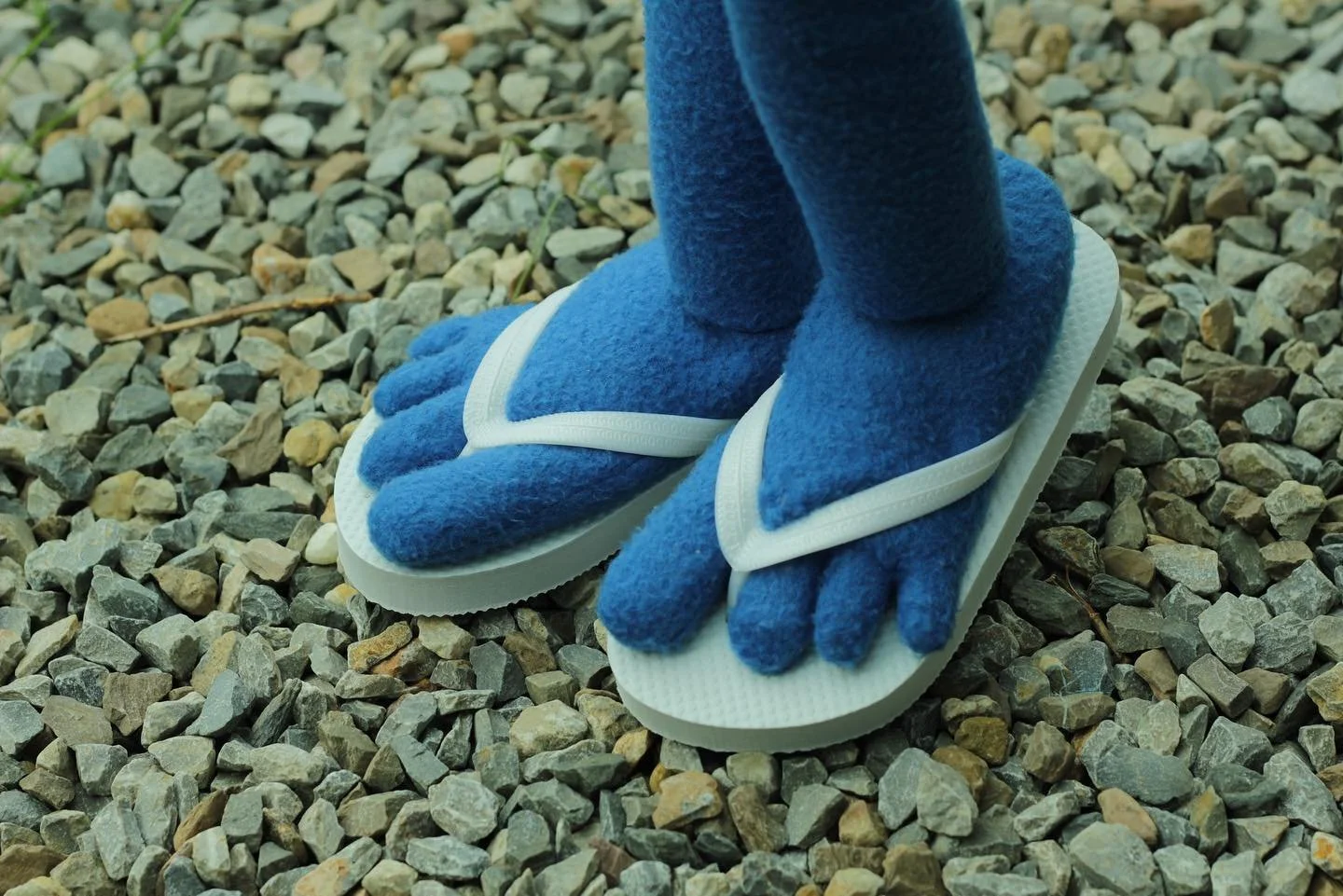 Felt cute. Might delete later. 

🩴🩴

#flipflops #cutefeet #onlyfelt