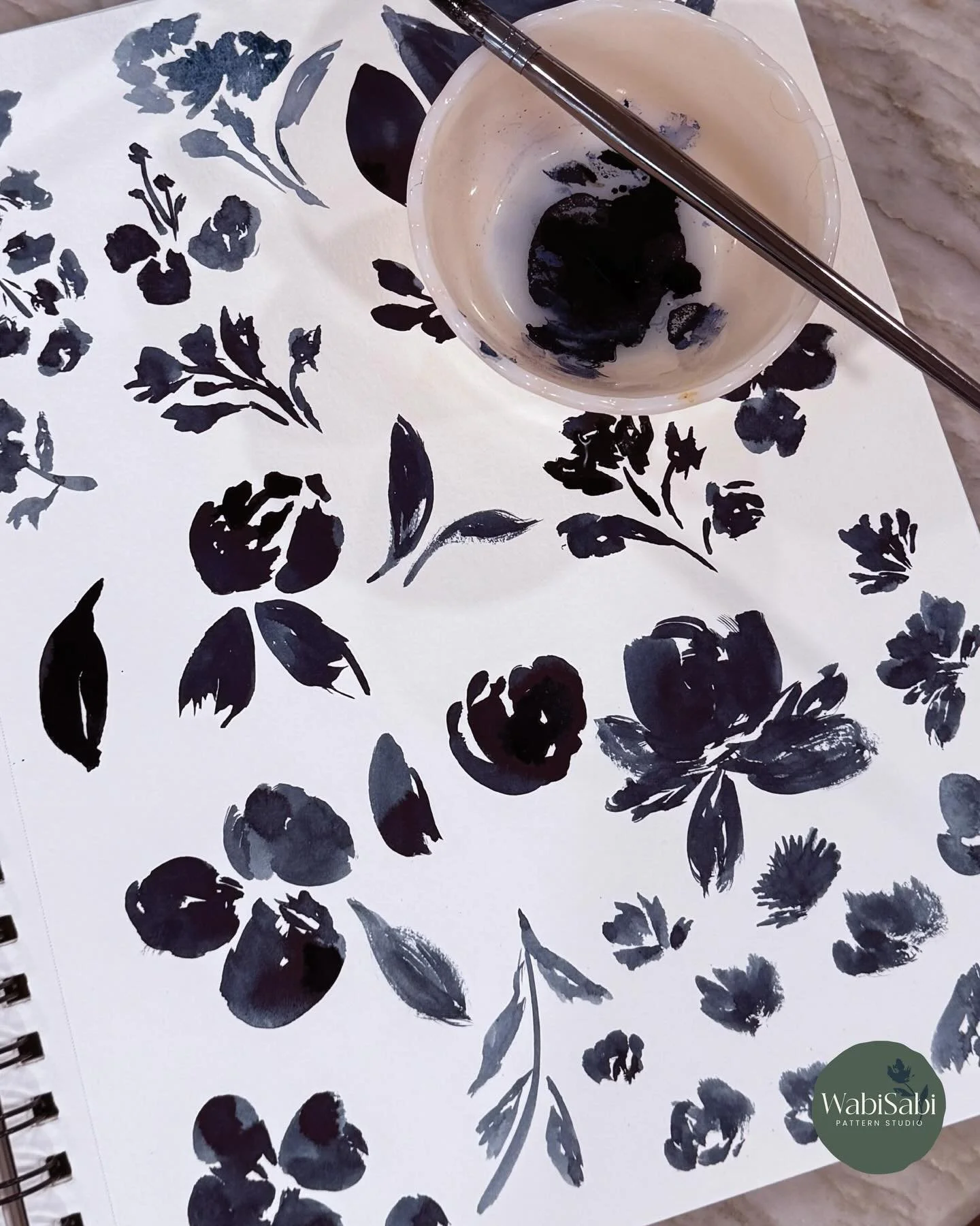 Every pattern starts by hand.
Loose brushstrokes, layered marks, and imperfect edges, slowly finding their way into a floral made for walls, fabric, and everyday spaces. 
Par Avion collection is now available on Spoonflower and for licensing.
.
.
.
#