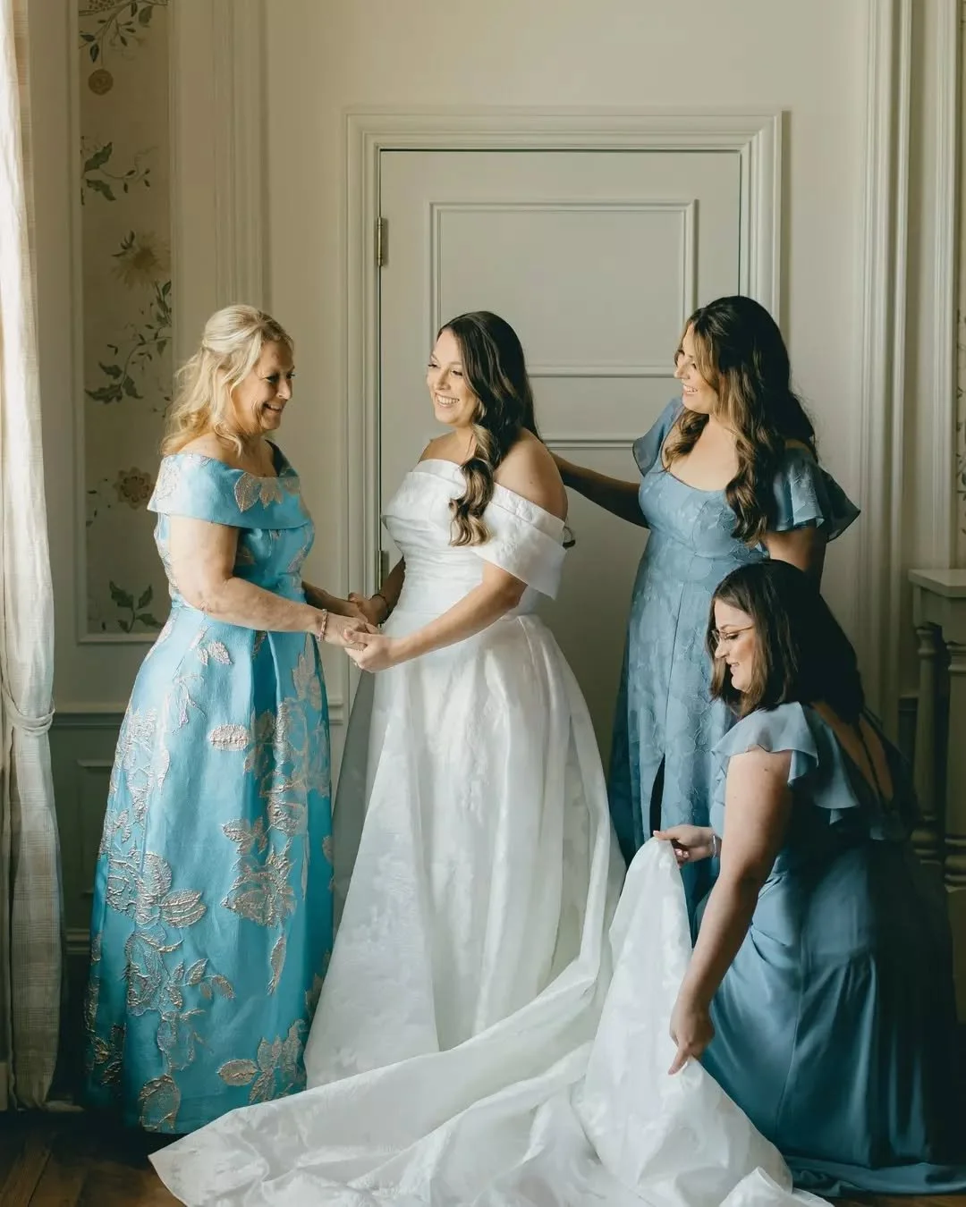 Blue hues, soft smiles, and the perfect bridal glam for Kyra's big day.✨