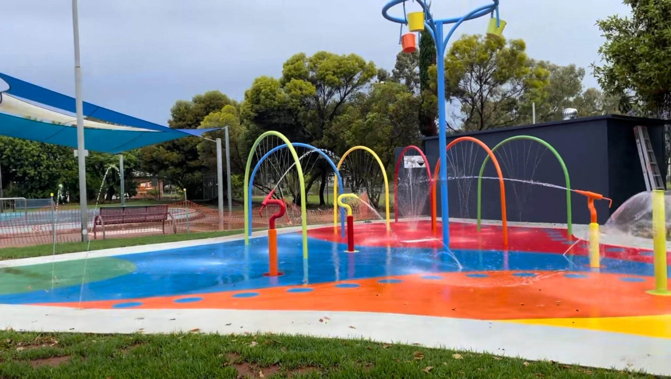 Robinvale-water-features-by-design-australia-waterplay-splash-pad-water-playgrounds-commercial-spray-park-design-ground-sprays-interactive-water-features-childcare-centre-community-play-spaces-nature-play-aquatic-play-equipment.jpeg