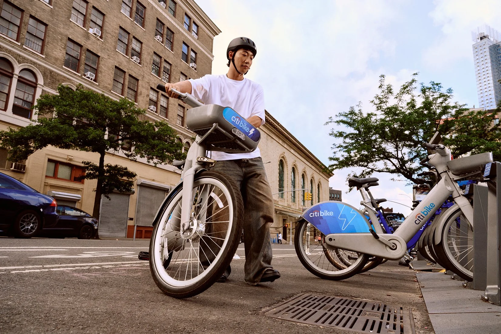 20250720_CT_LYFT_01_Brand_ID_7_25_NY_BikeStation_0916_Final-8256x5504-37d2c7e.jpg