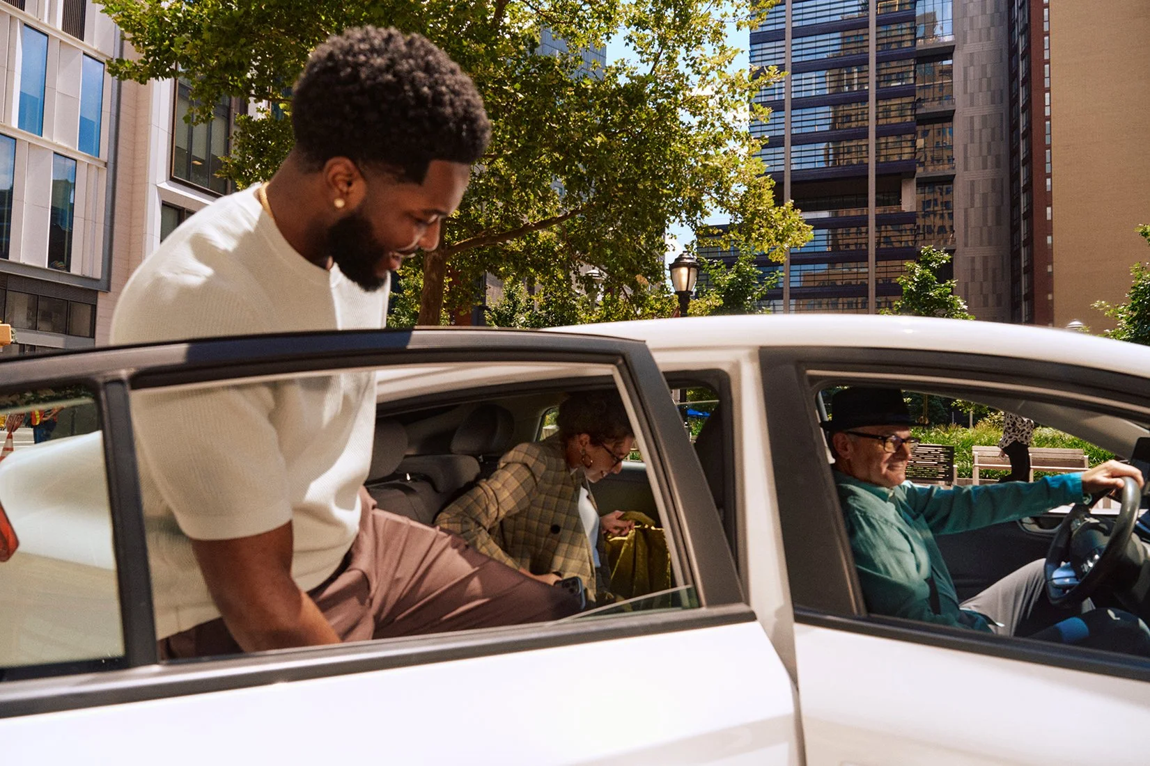 20250720_CT_LYFT_10_Brand_ID_7_25_NY_Pickup_Dropoff_0478_Final-8256x5504-37d2c7e.jpg