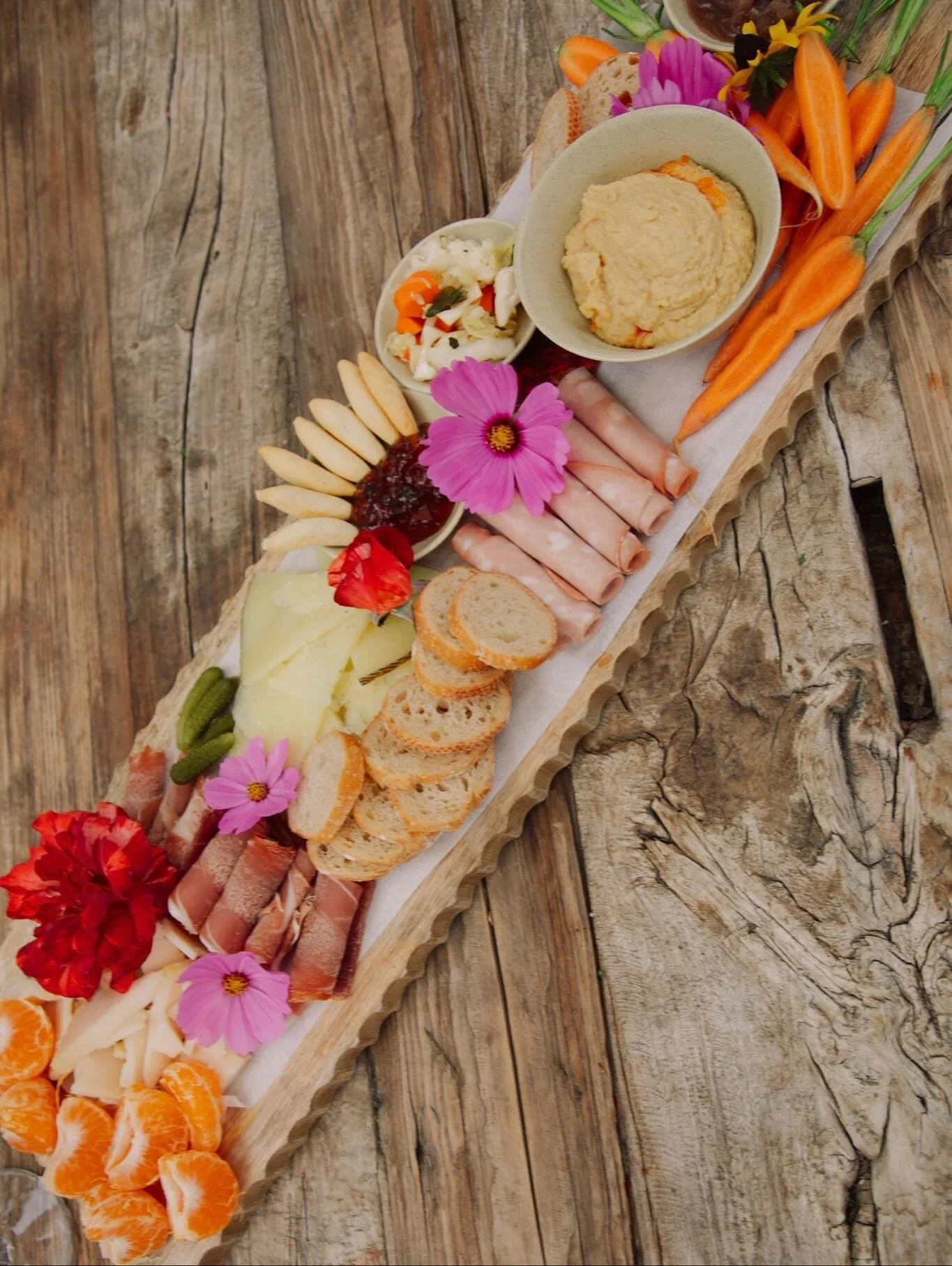 Ojai Roots🌱 a local farm and shop nestled in the heart of the valley nourished us all weekend long with the freshest, most beautiful produce, straight from their soil to our table.

@ojairoots generously donated two overflowing farm boxes for our wo