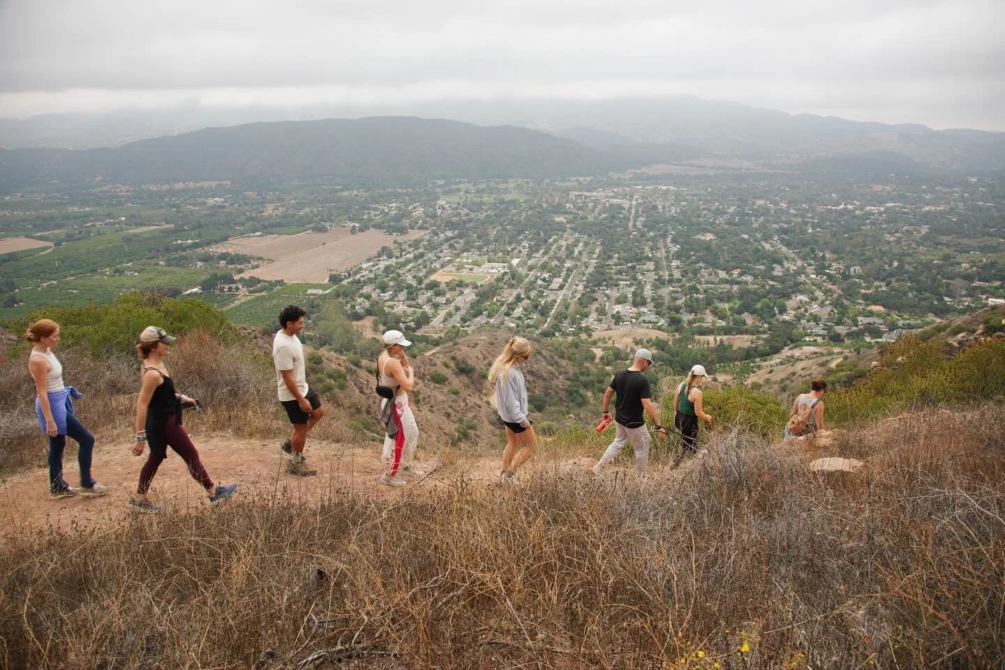 The perfect way to soak in Ojai&rsquo;s scenic charm on retreat: a morning hike of shaded paths, golden air, and a little soul-bonding along the way.🚶&zwj;♀️💕

PS: major love to @maryellenschultzphoto for hustling and capturing every dreamy corner 