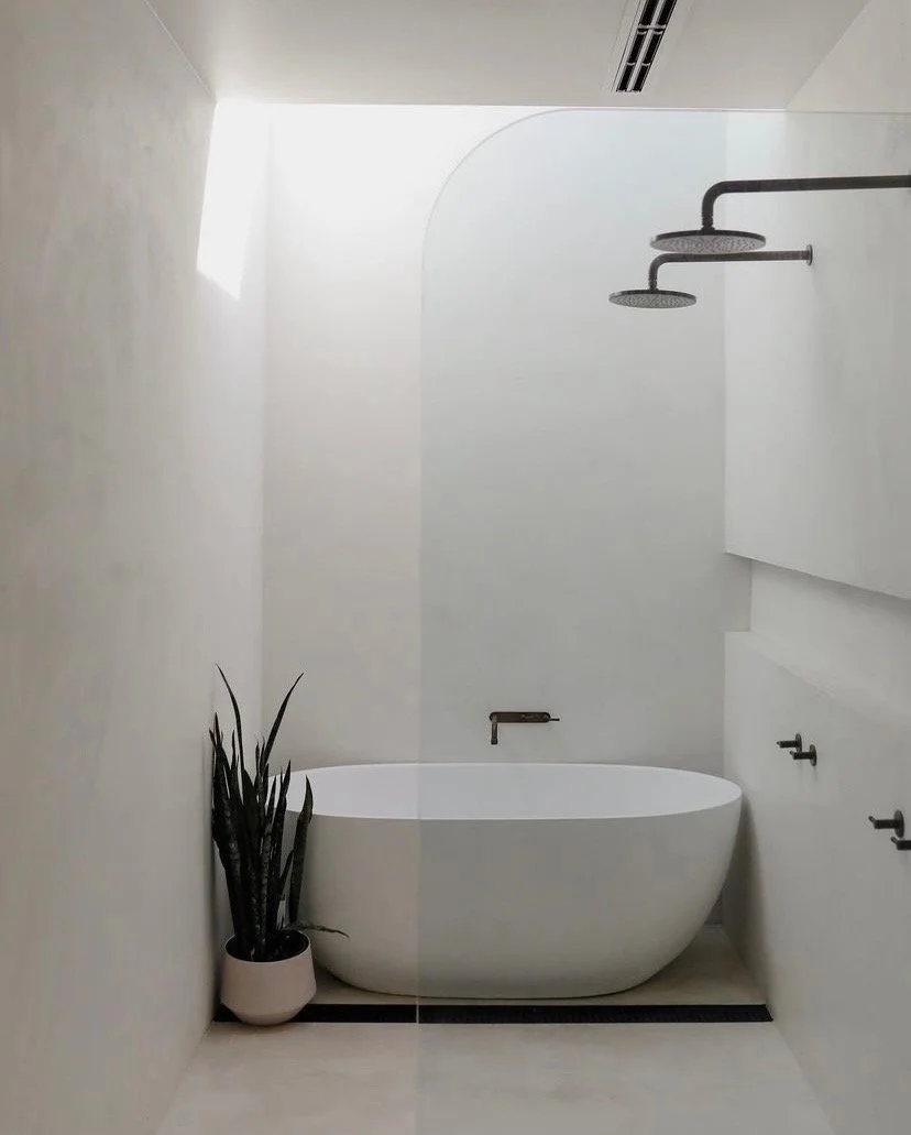 Curved walls and custom forms finished with microcement